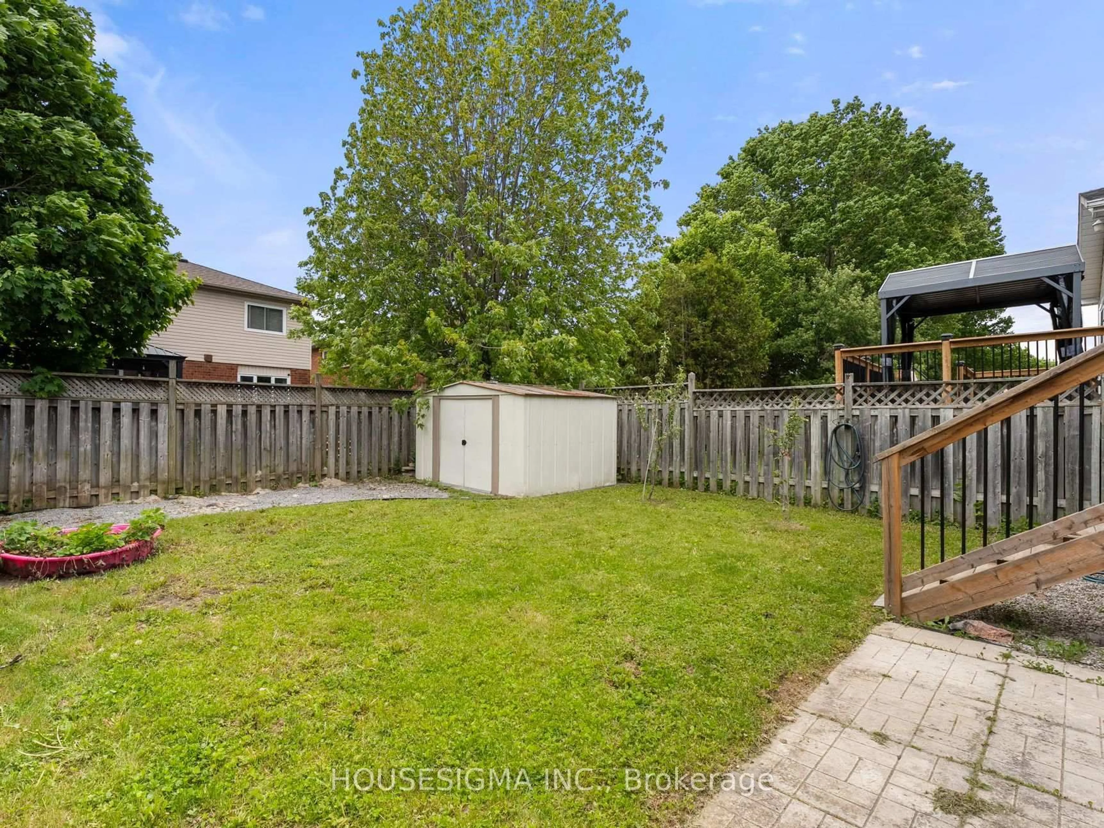 A pic from outside/outdoor area/front of a property/back of a property/a pic from drone, street for 30 Firwood Ave, Clarington Ontario L1E 1P9
