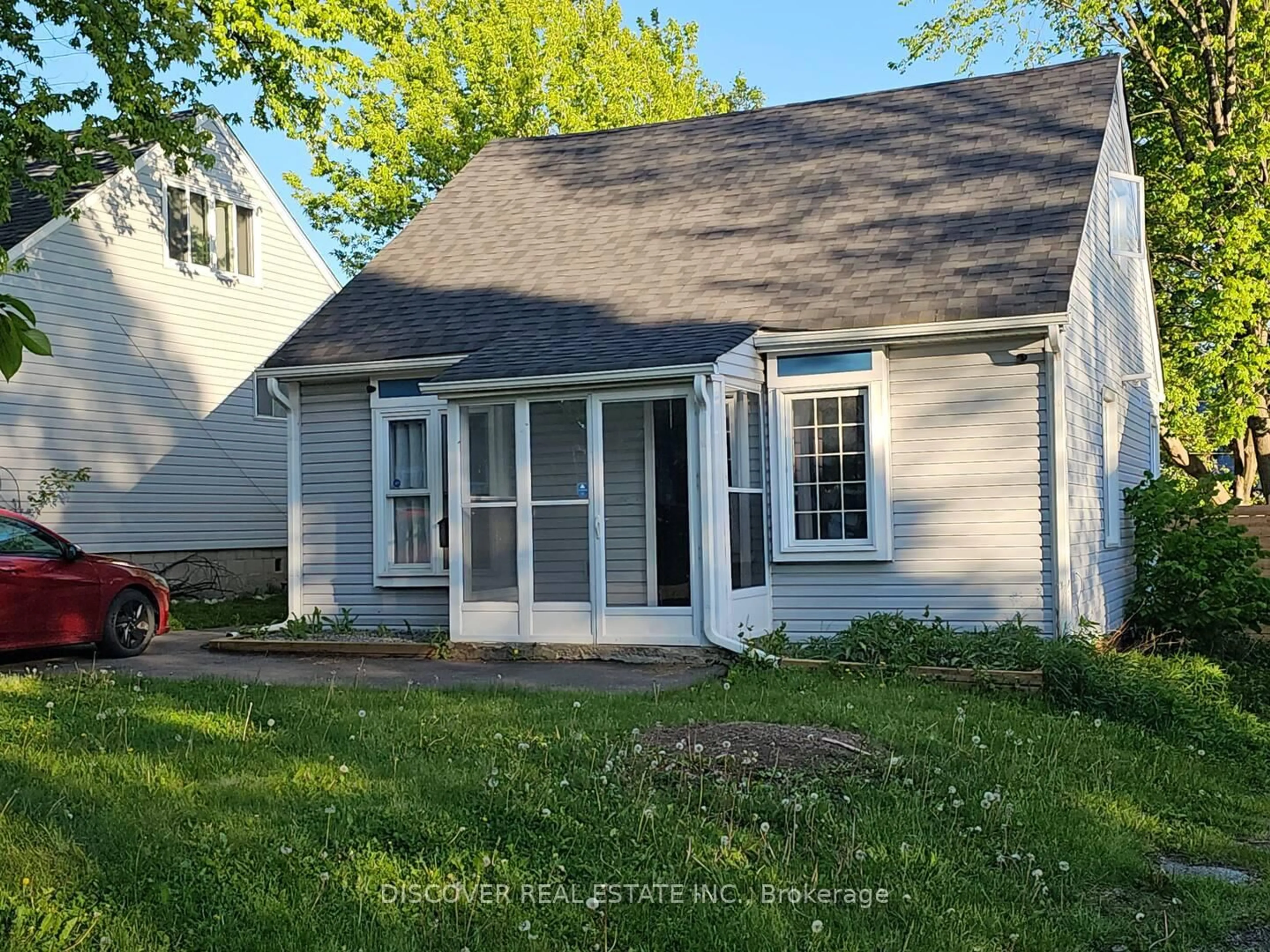 Home with vinyl exterior material, street for 19 York St, Ajax Ontario L1S 1S7