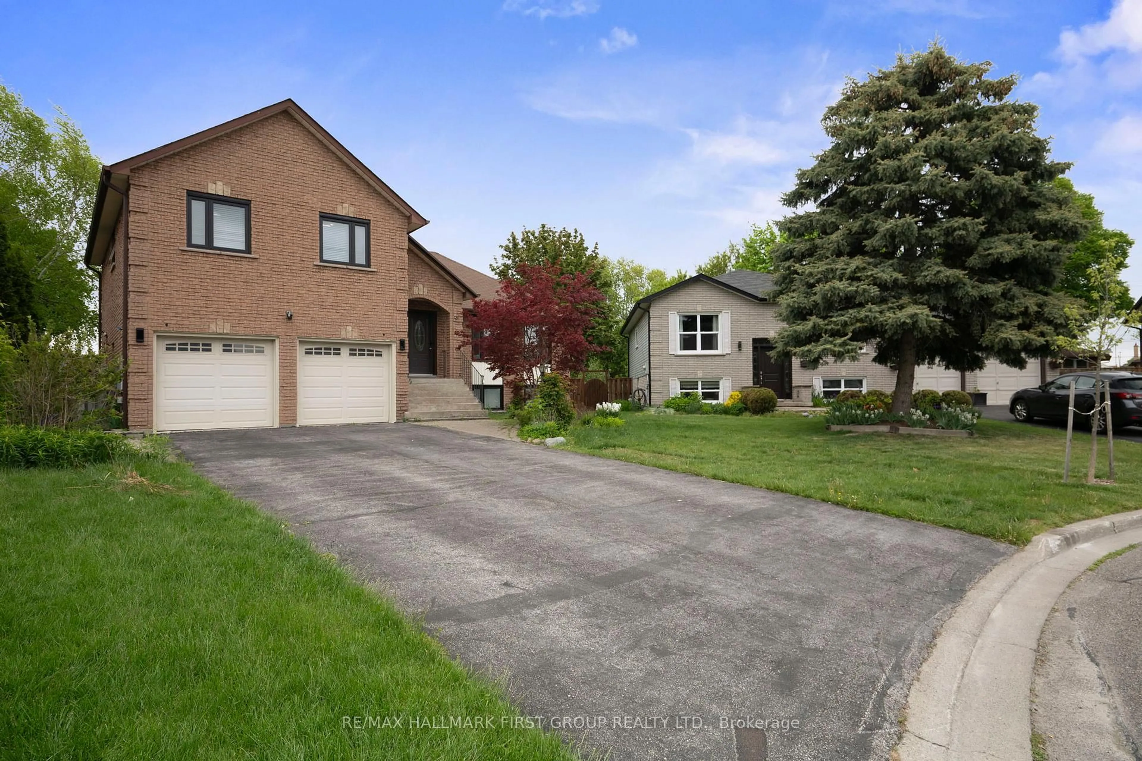 Home with brick exterior material, street for 27 Evaleigh Crt, Whitby Ontario L1N 8N4