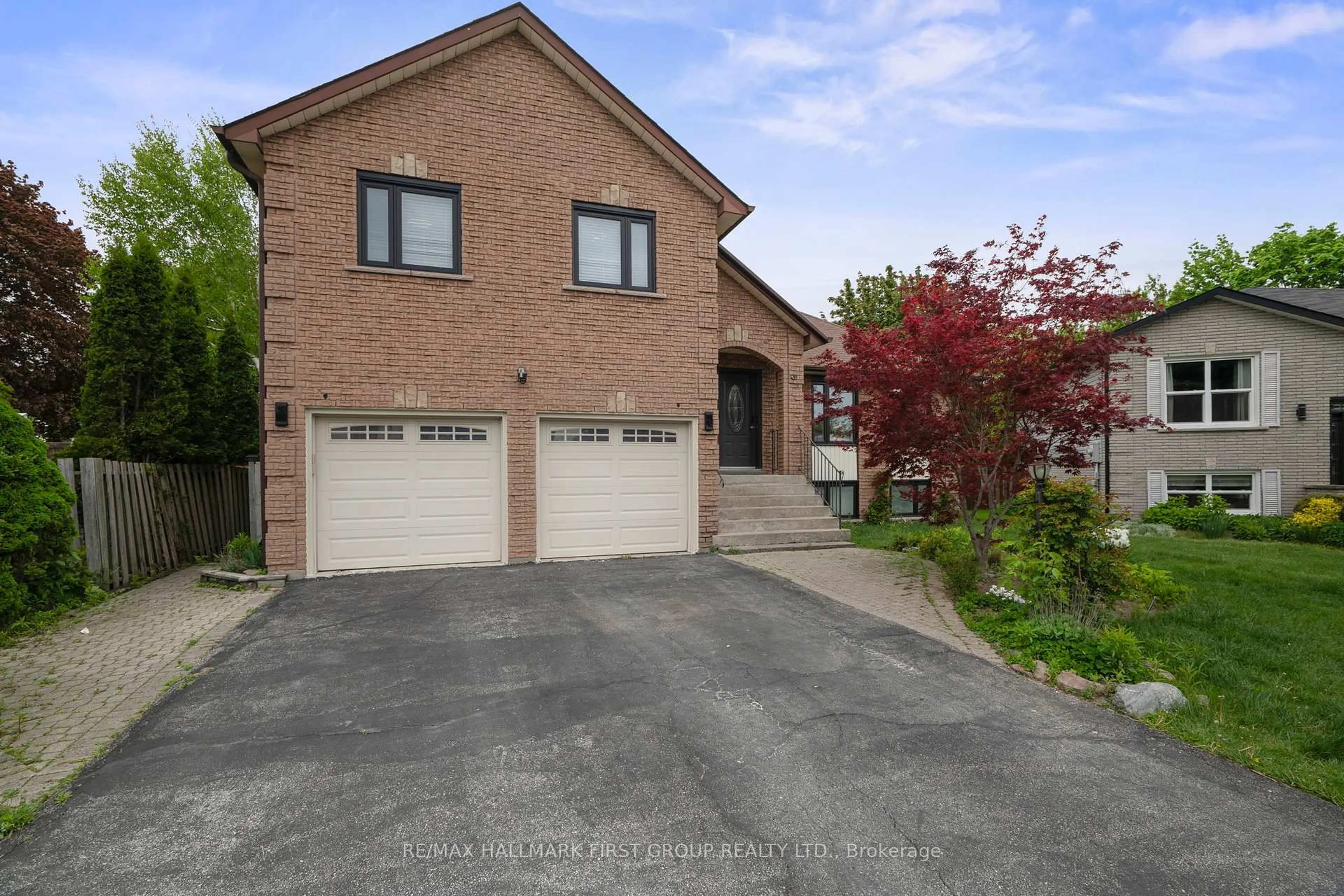 Home with brick exterior material, street for 27 Evaleigh Crt, Whitby Ontario L1N 8N4