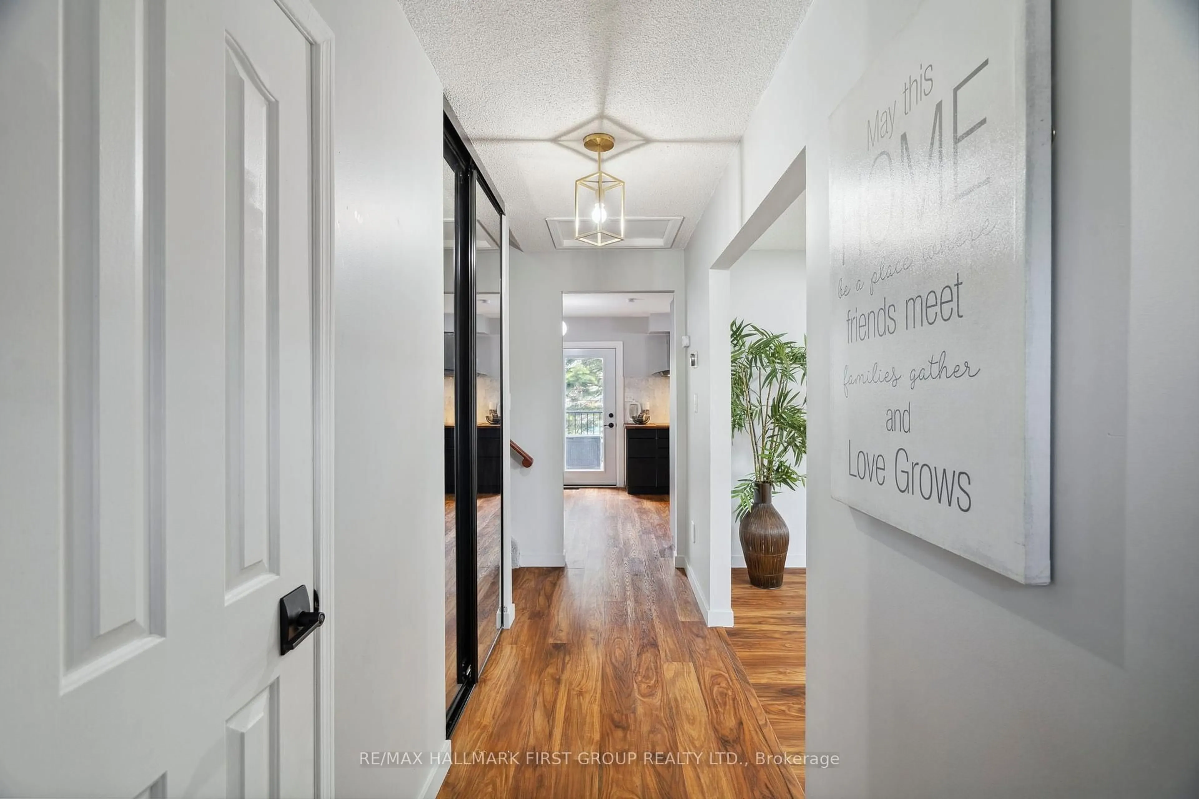 Indoor entryway for 27 Evaleigh Crt, Whitby Ontario L1N 8N4