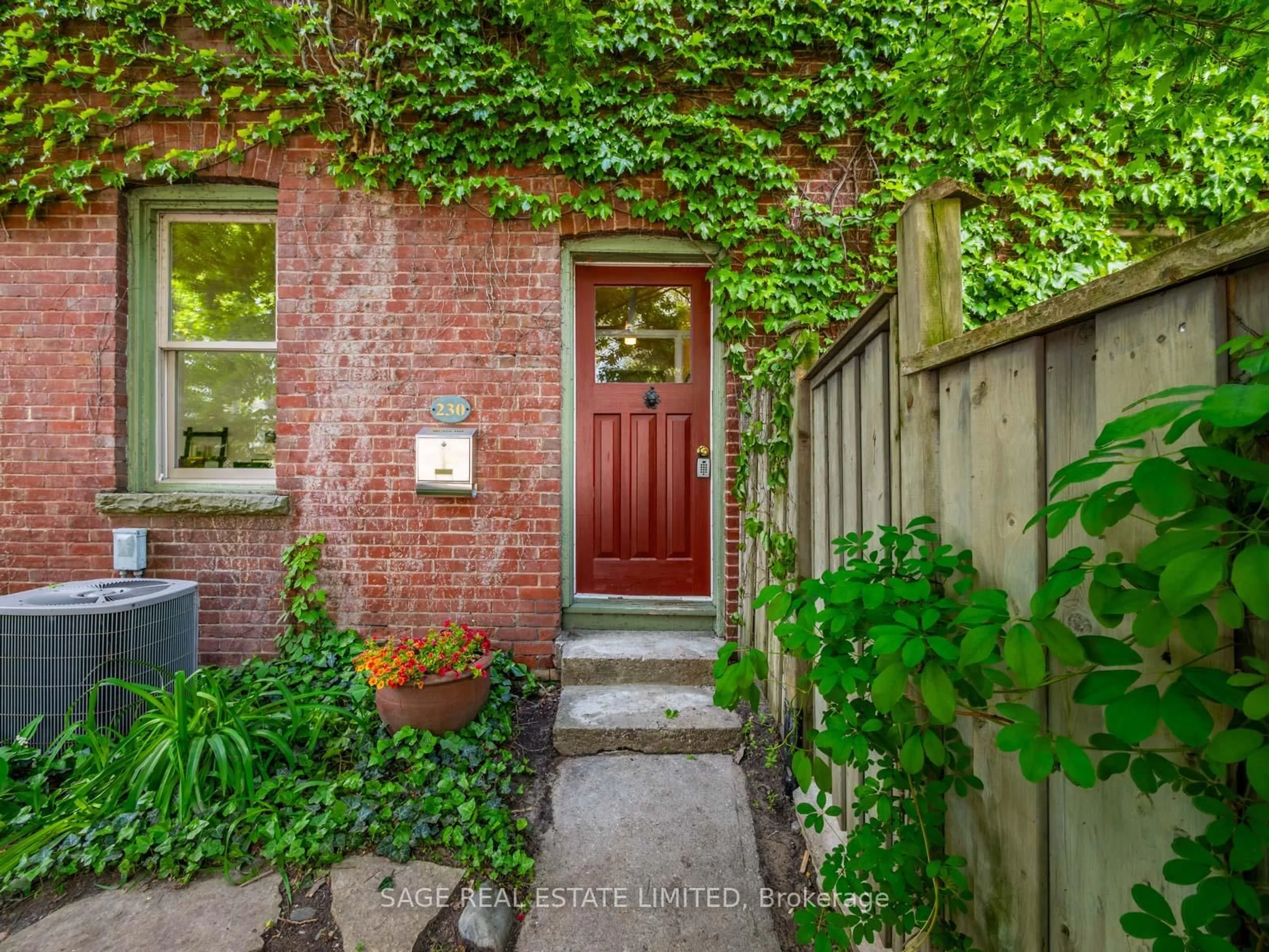 Indoor entryway for 230 Withrow Ave, Toronto Ontario M4K 1E1