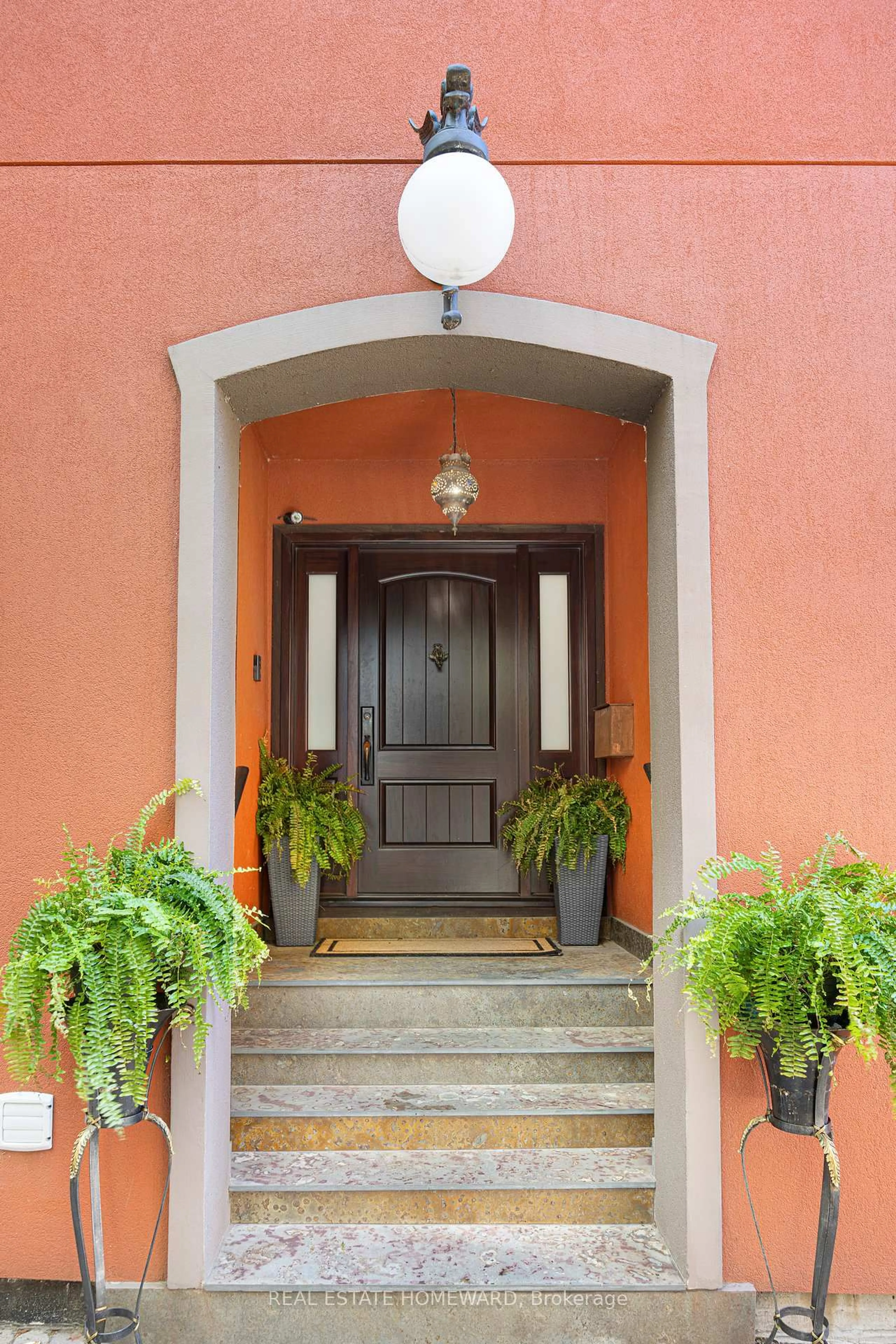 Indoor entryway for 2 Park Ave, Toronto Ontario M4E 1B6