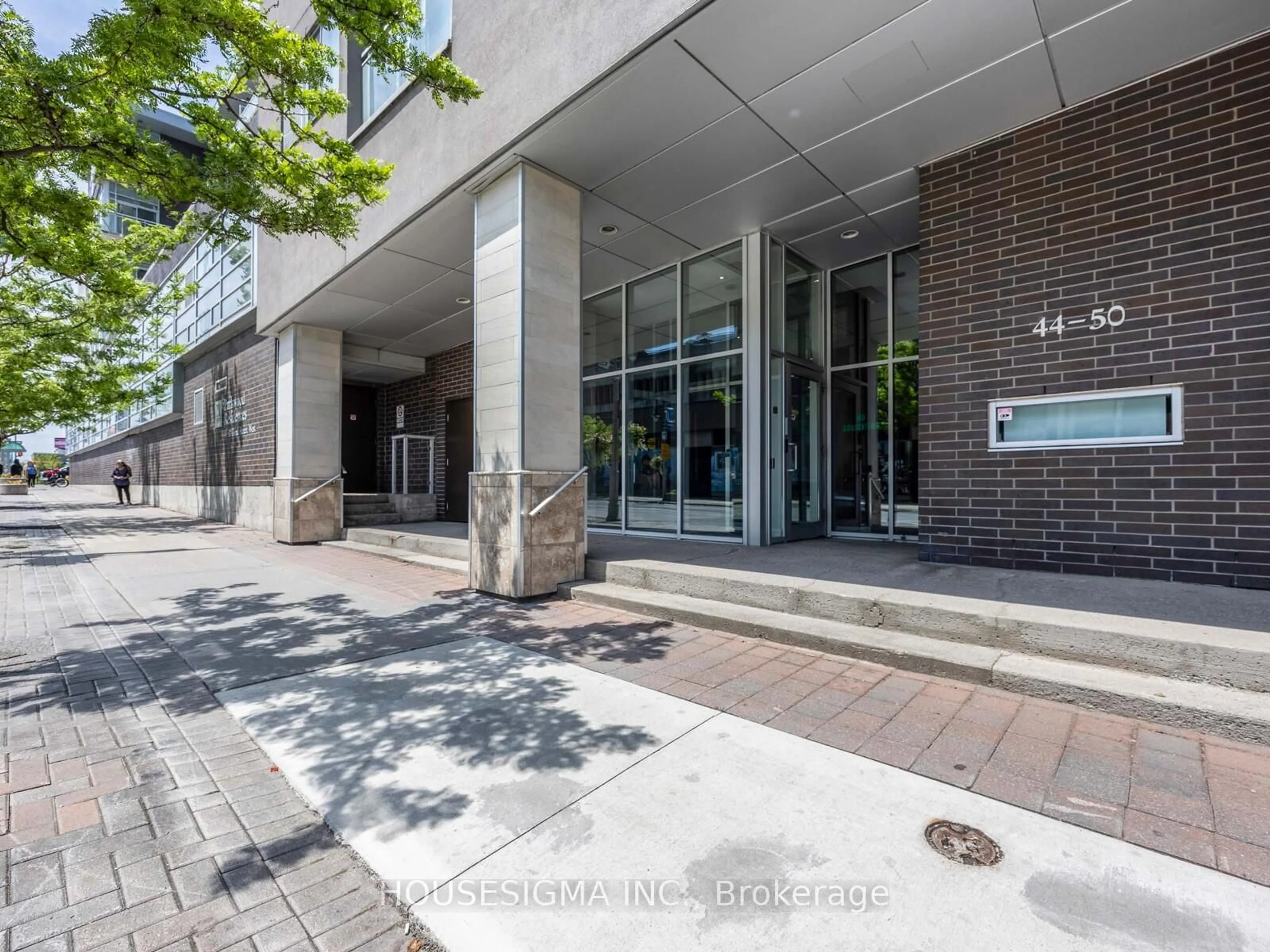 Indoor foyer for 44 Bond St #313, Oshawa Ontario L1G 6R2