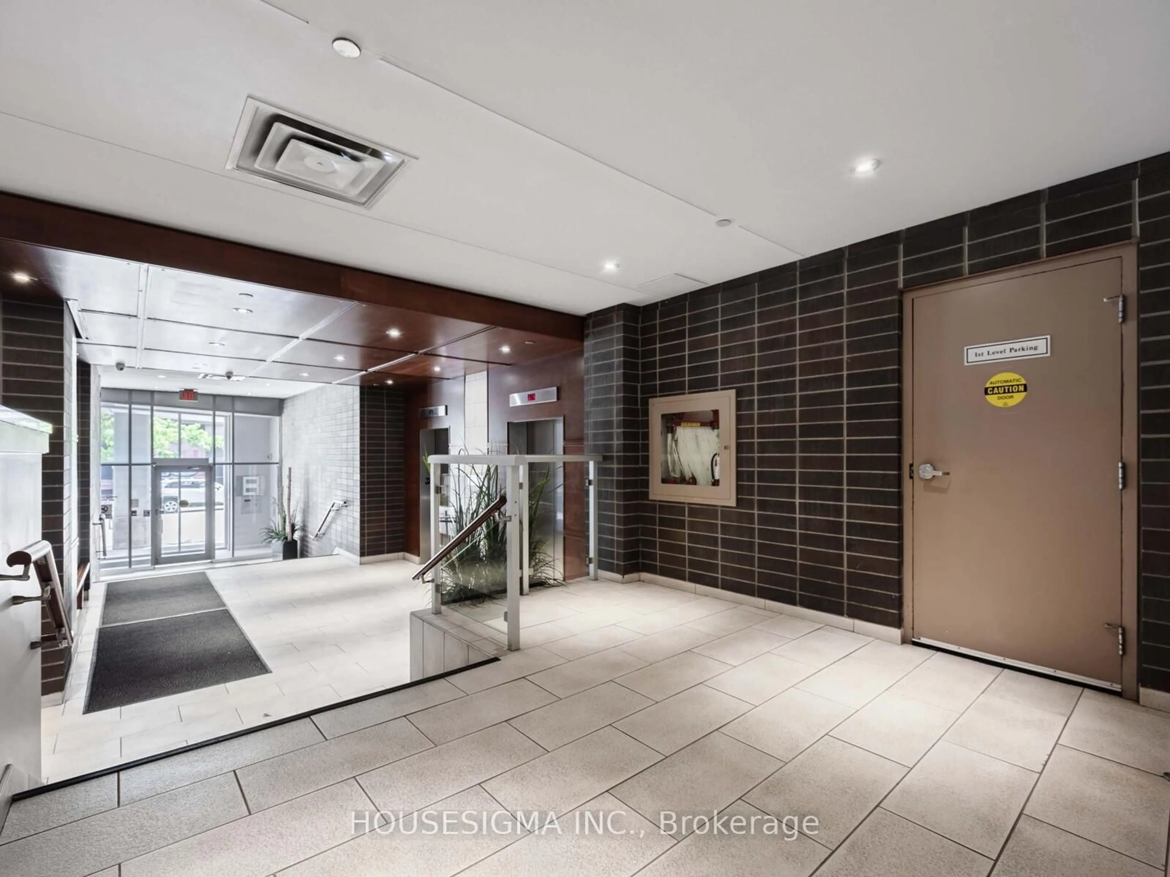 Indoor foyer for 44 Bond St #313, Oshawa Ontario L1G 6R2