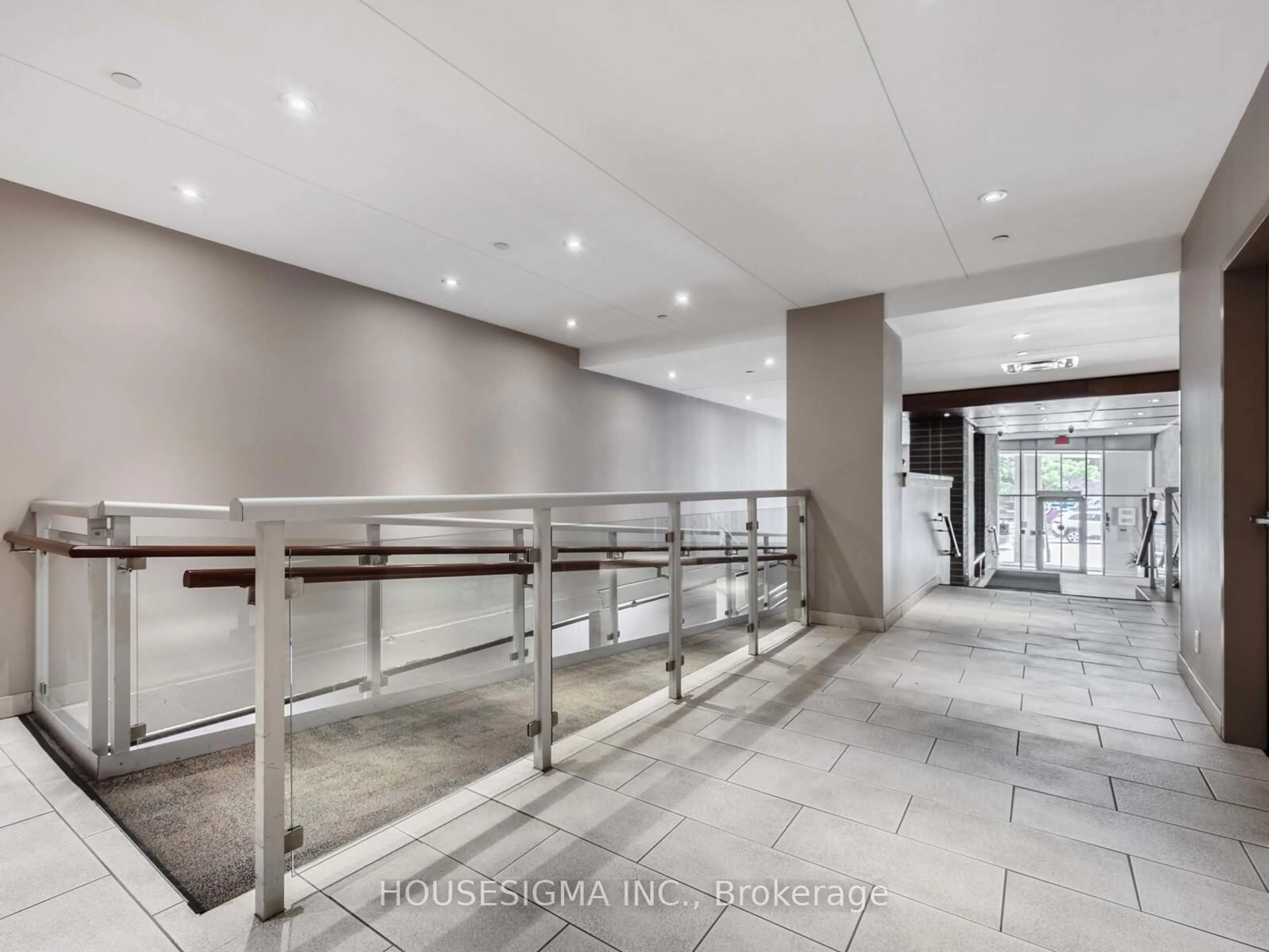 Indoor foyer for 44 Bond St #313, Oshawa Ontario L1G 6R2