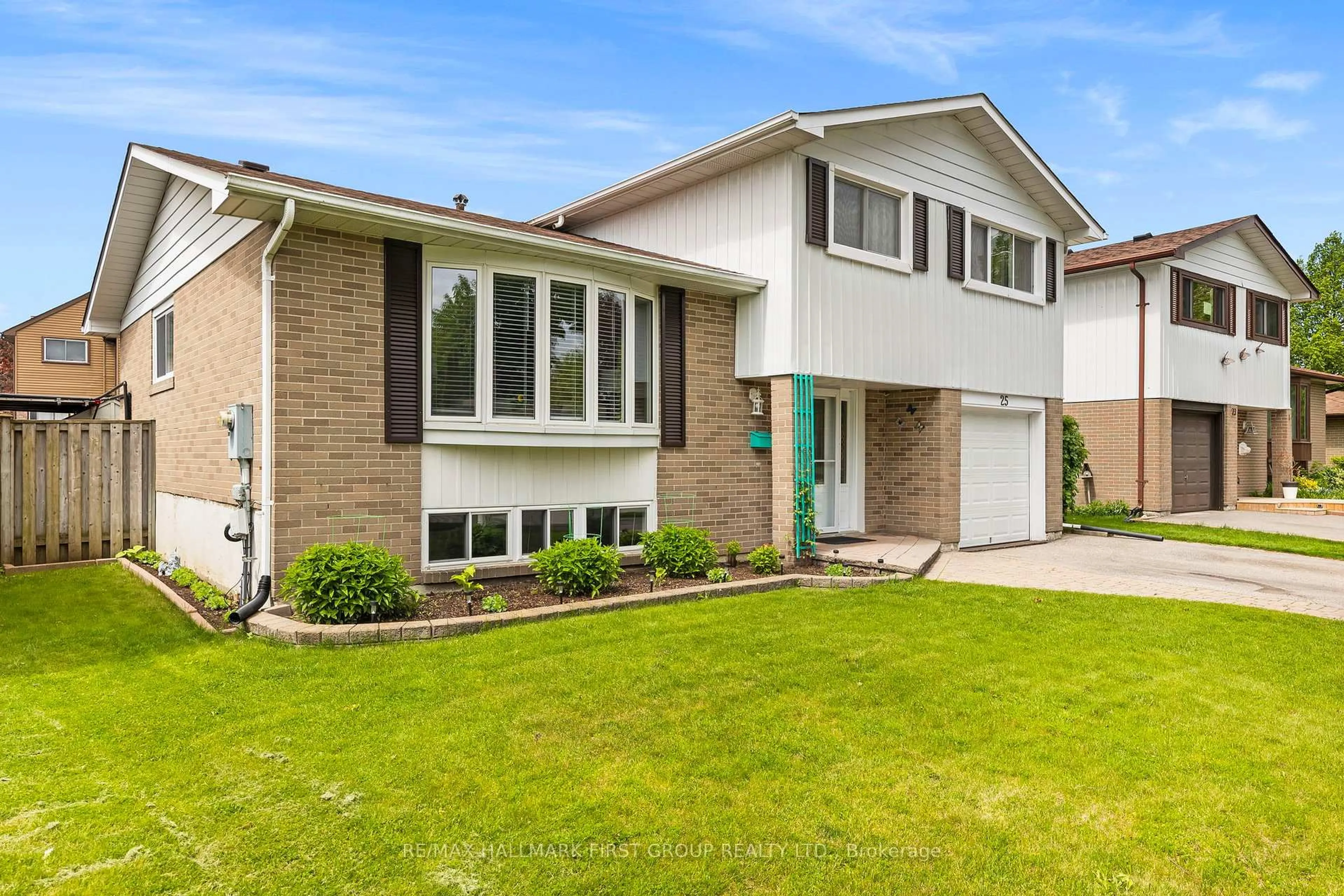 Home with vinyl exterior material, street for 25 Cowling Cres, Ajax Ontario L1S 2Z6