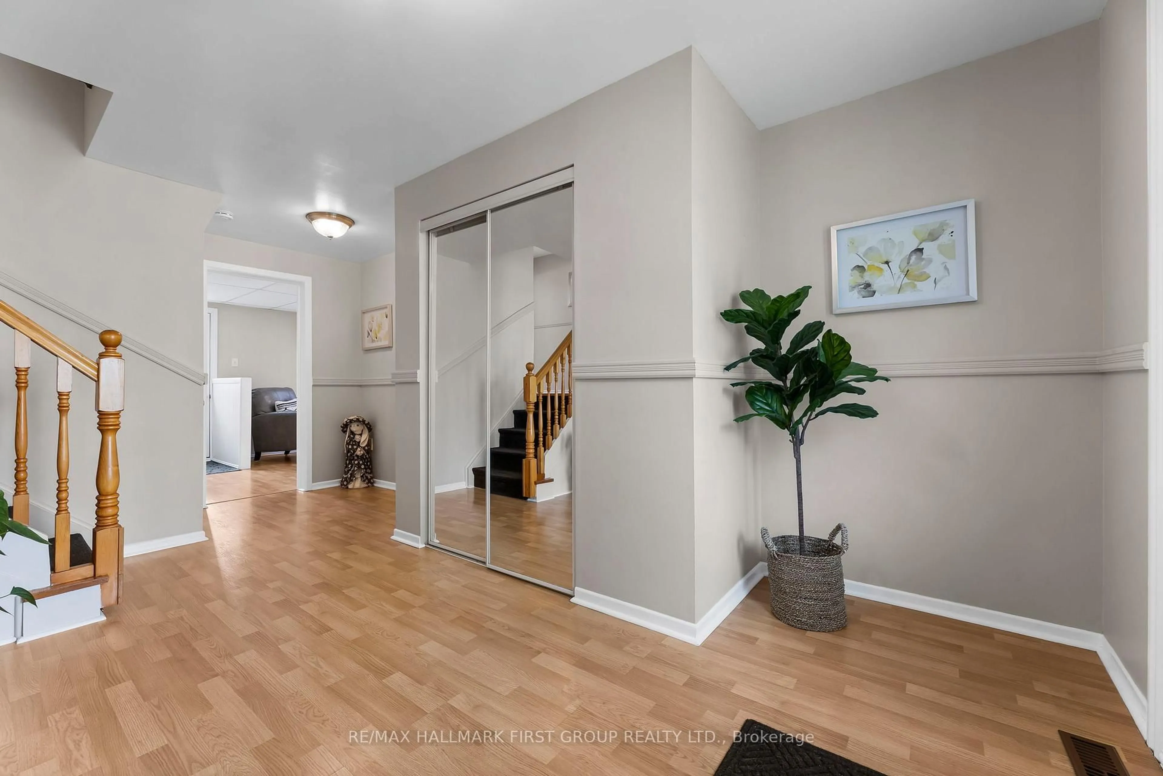 Indoor entryway for 25 Cowling Cres, Ajax Ontario L1S 2Z6