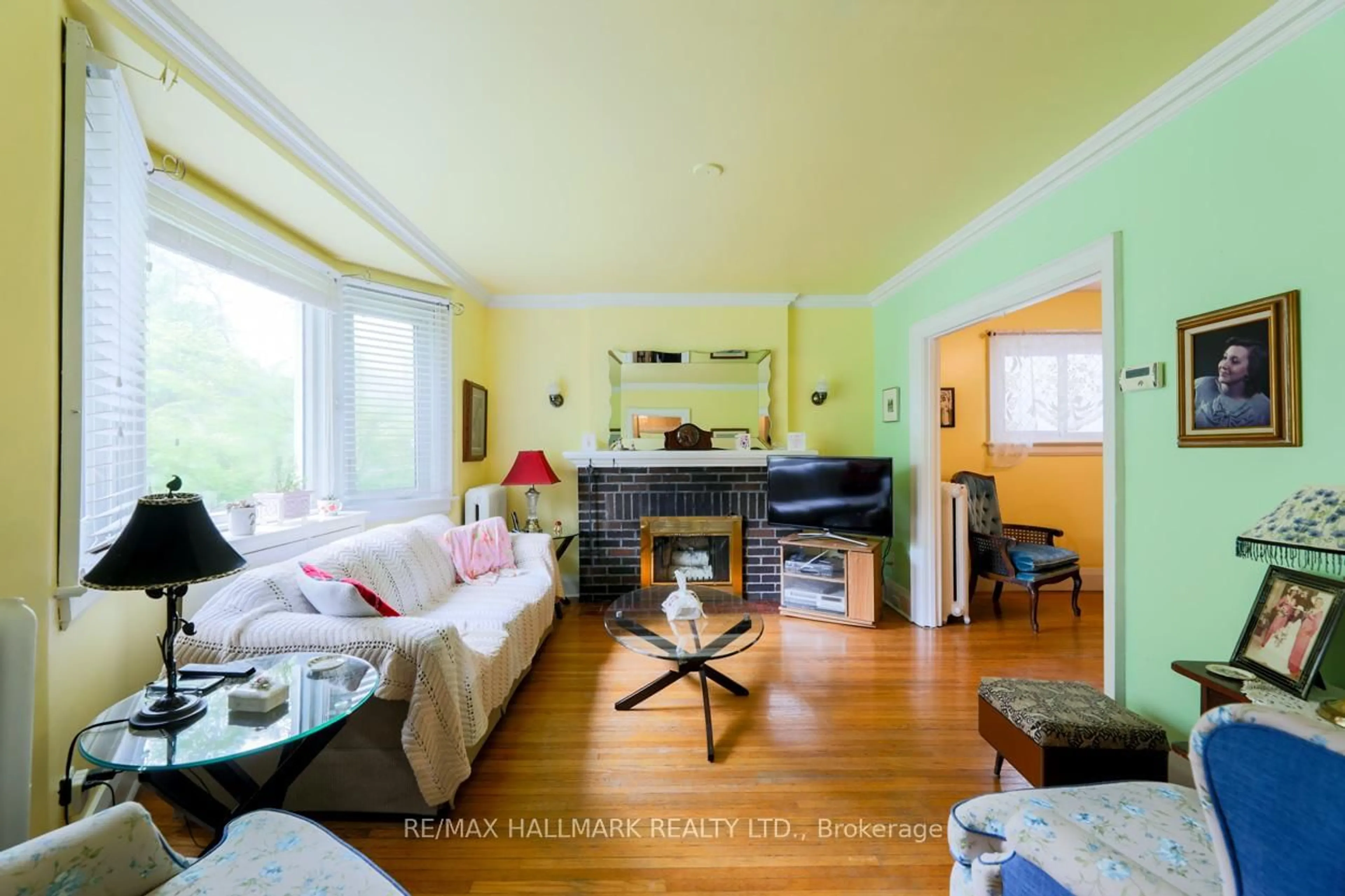 Living room with furniture, wood/laminate floor for 27 Queensbury Ave, Toronto Ontario M1N 2X8
