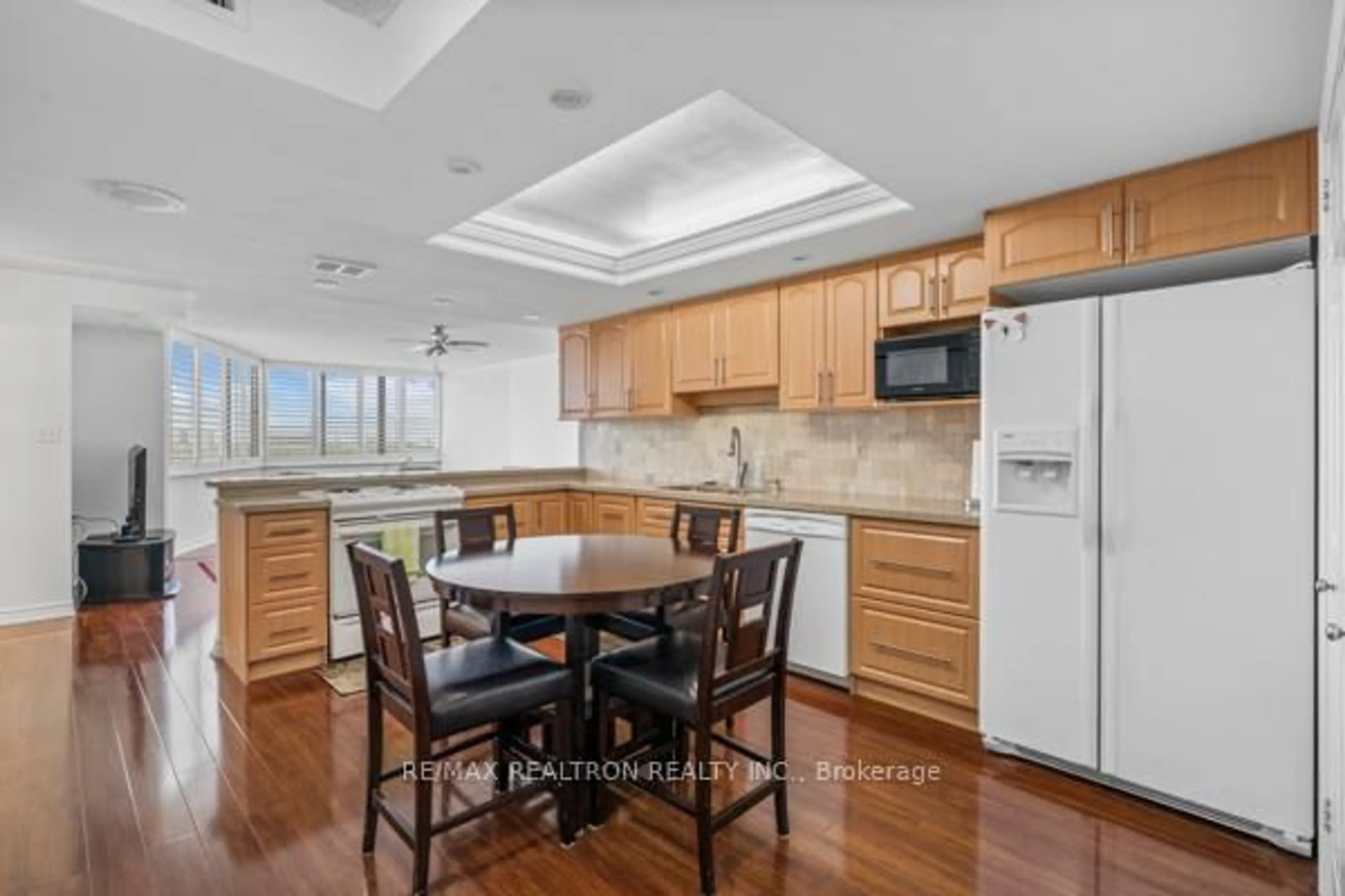 Open concept kitchen, ceramic/tile floor for 2350 Bridletowne Circ #1709, Toronto Ontario M1W 3E6
