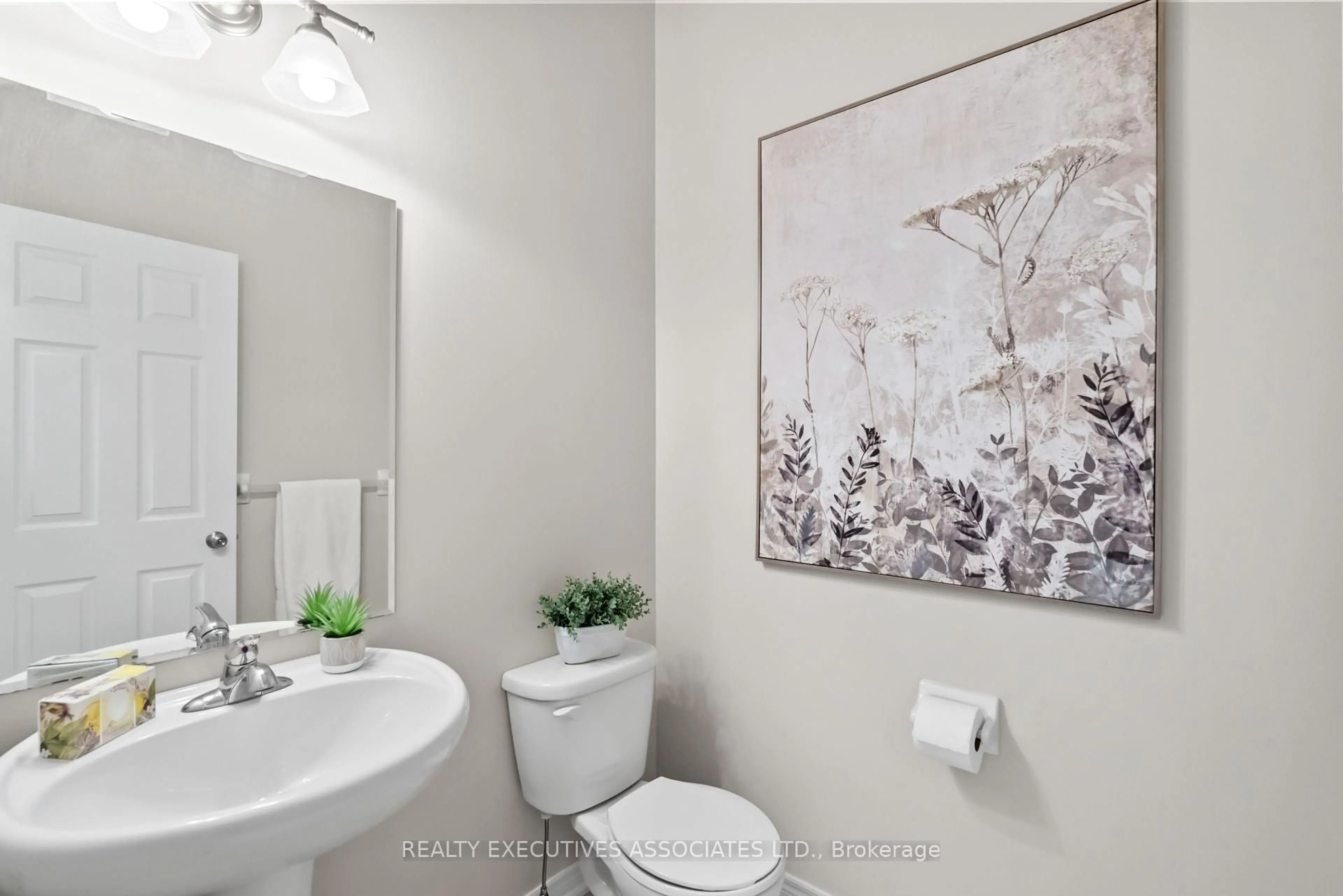 Standard bathroom, ceramic/tile floor for 35 Gimblett St, Clarington Ontario L1C 0S3