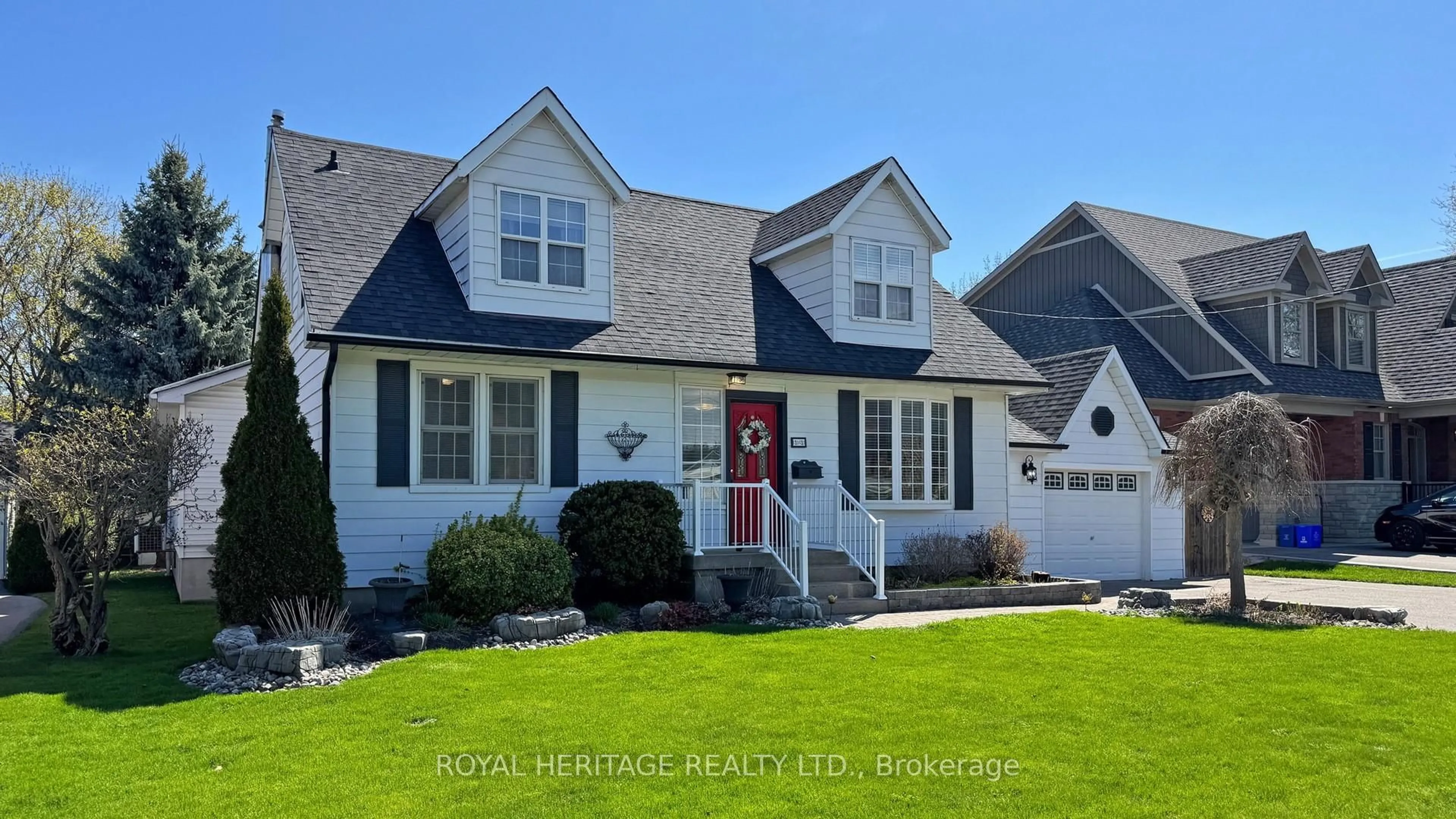 Home with vinyl exterior material, unknown for 11 Durham St, Whitby Ontario L1M 1A5