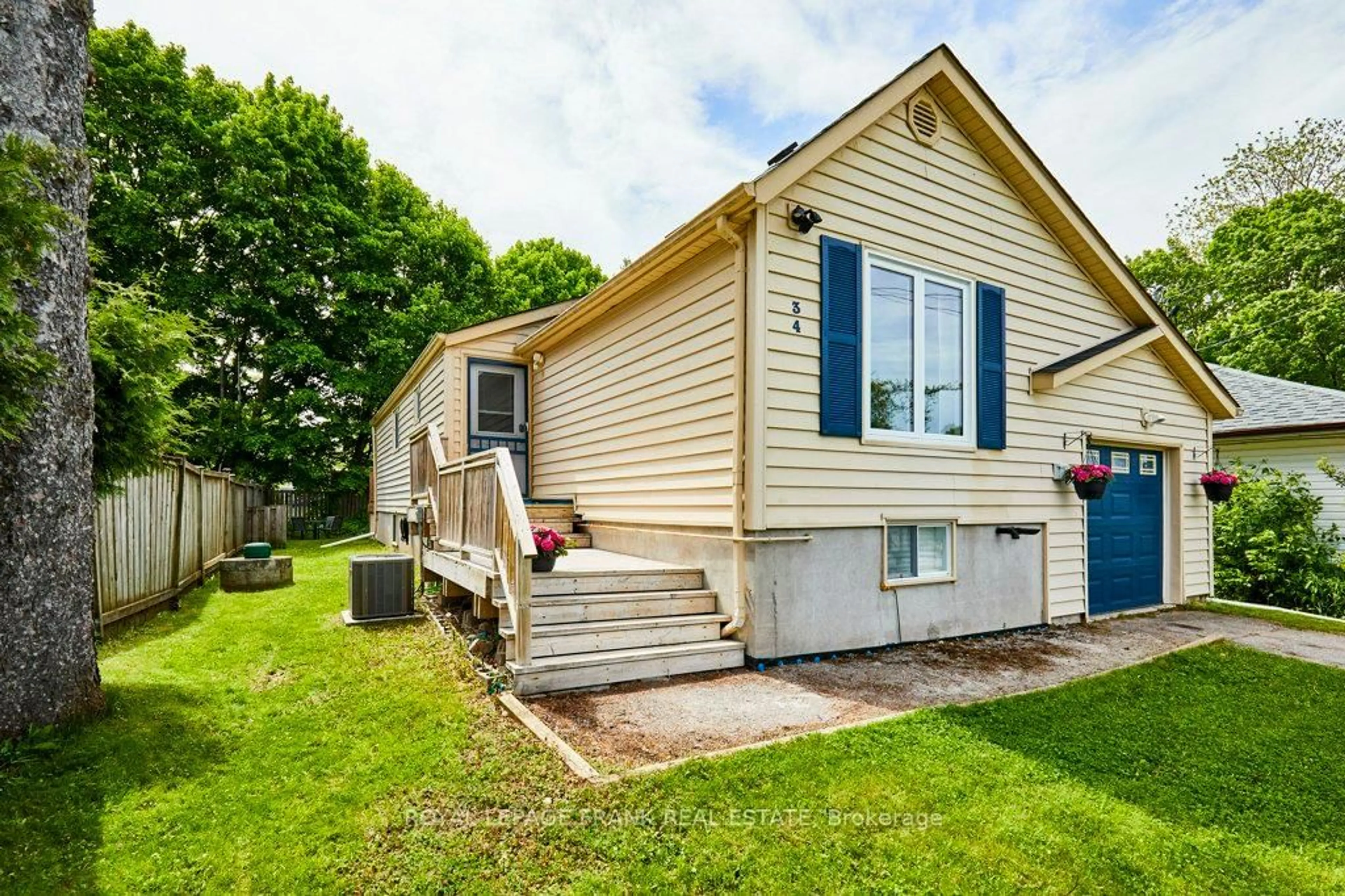 Home with vinyl exterior material, street for 34 Lakeview Ave, Scugog Ontario L0B 1E0