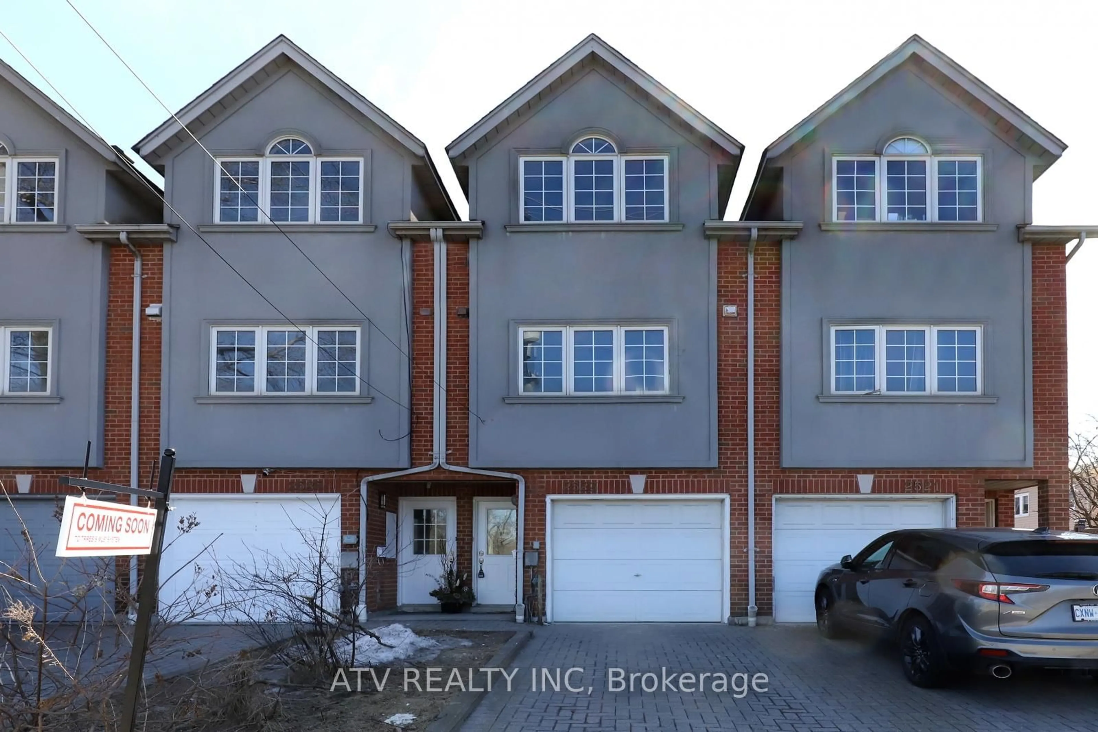 A pic from outside/outdoor area/front of a property/back of a property/a pic from drone, street for 2523 Gerrard St, Toronto Ontario M1N 1W9