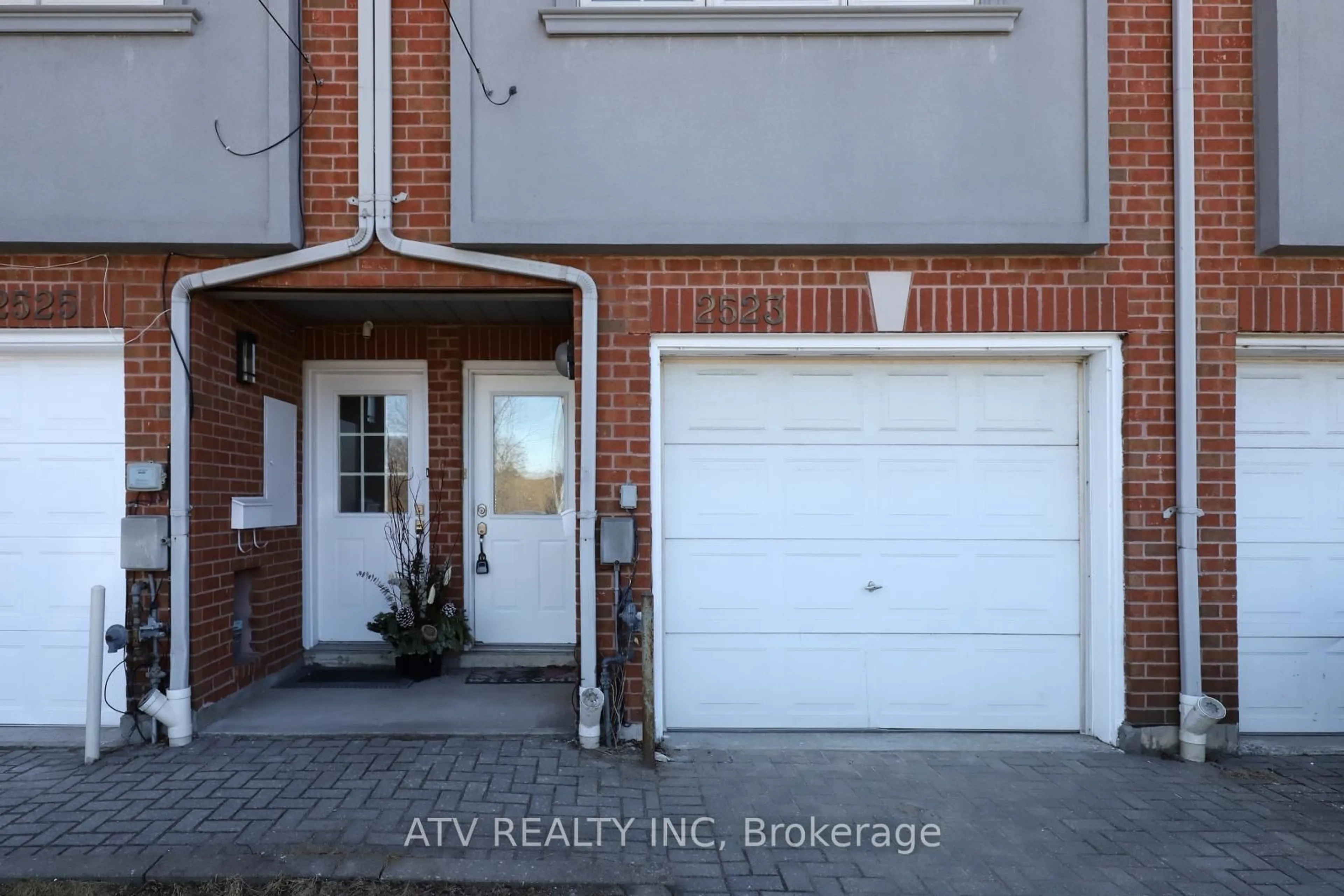 Unknown for 2523 Gerrard St, Toronto Ontario M1N 1W9