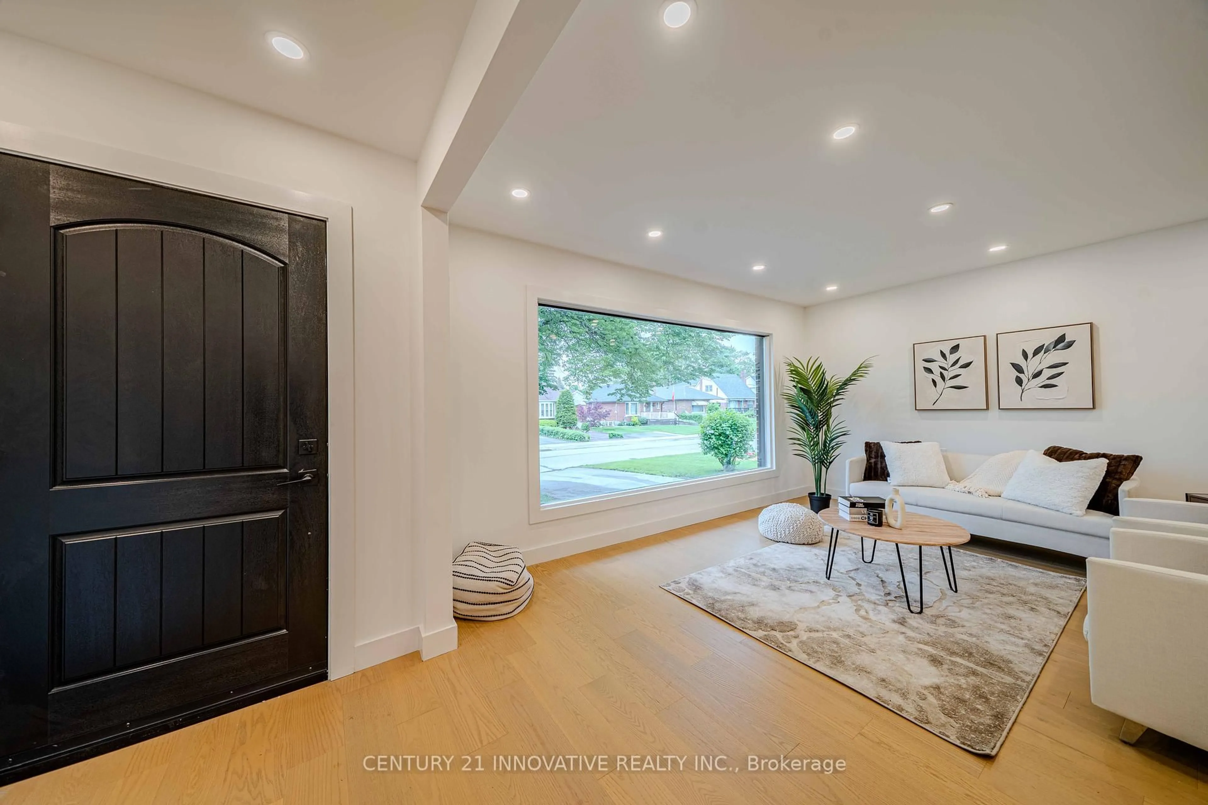 Indoor entryway for 94 Lynvalley Cres, Toronto Ontario M1R 2V4