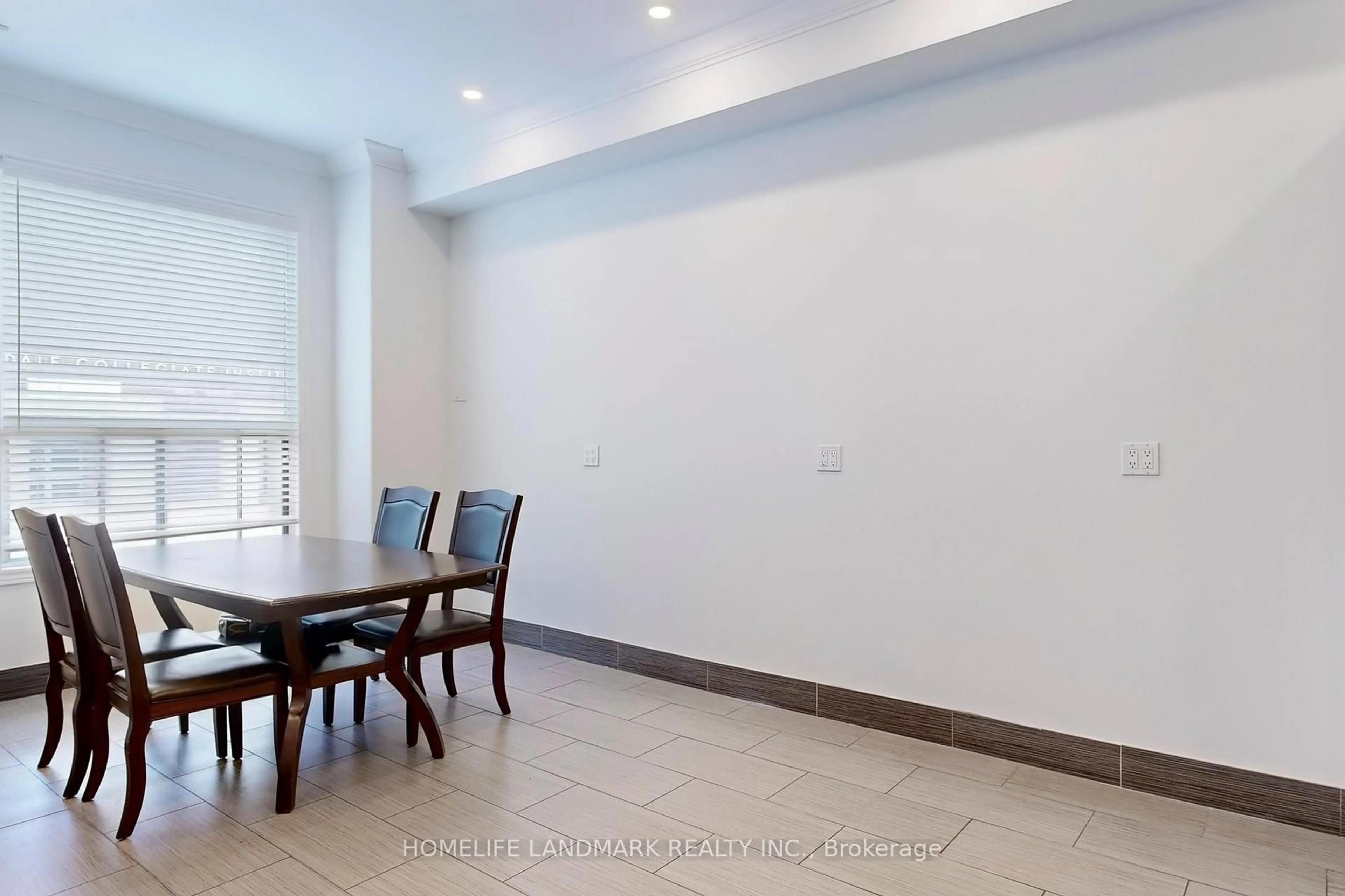 Unknown for 692 Gerrard St, Toronto Ontario M4M 1Y3
