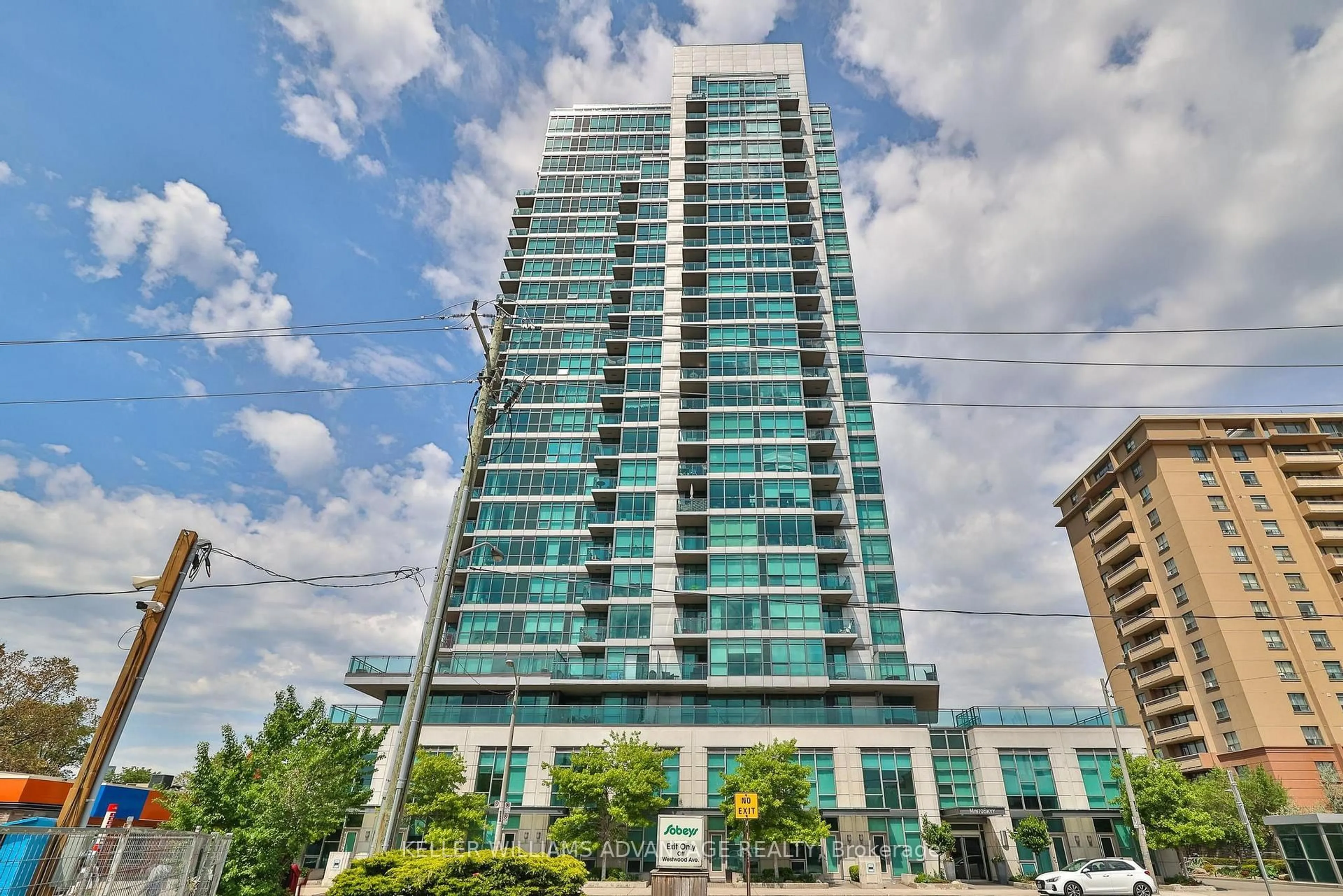 Indoor foyer for 1048 Broadview Ave #1208, Toronto Ontario M4K 2B8