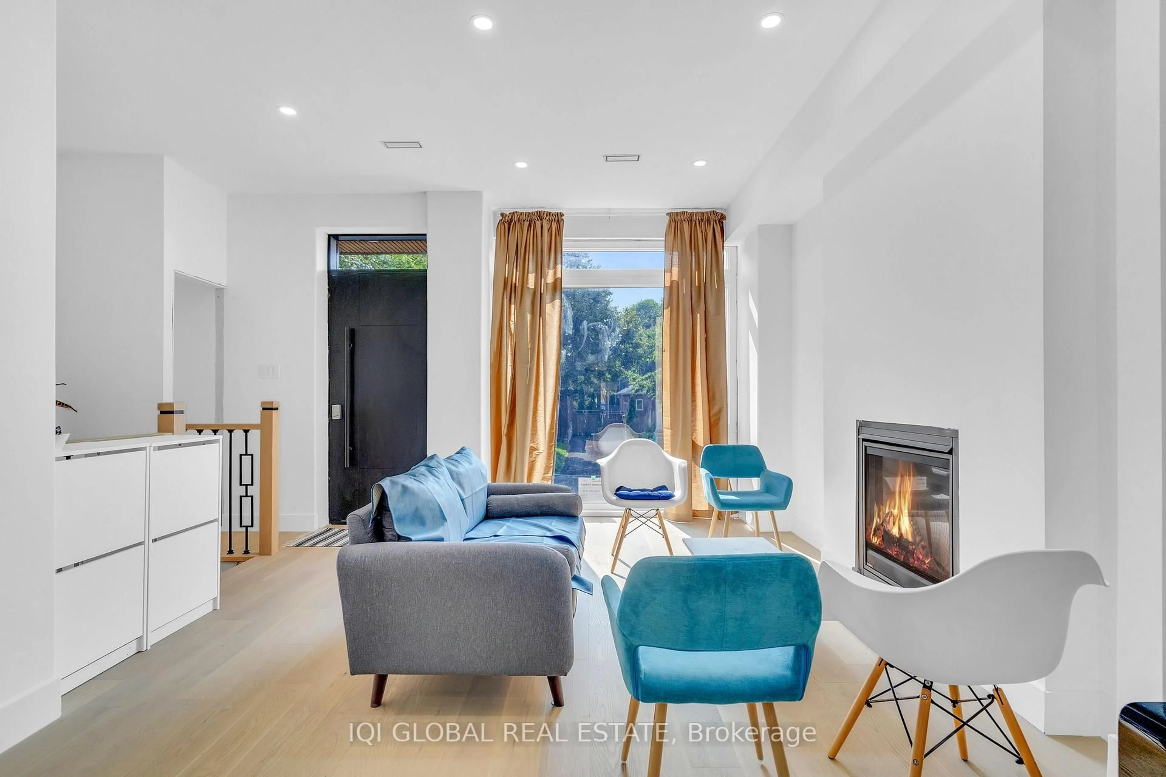 Living room with furniture, unknown for 47 Manderley Dr, Toronto Ontario M1N 3E8