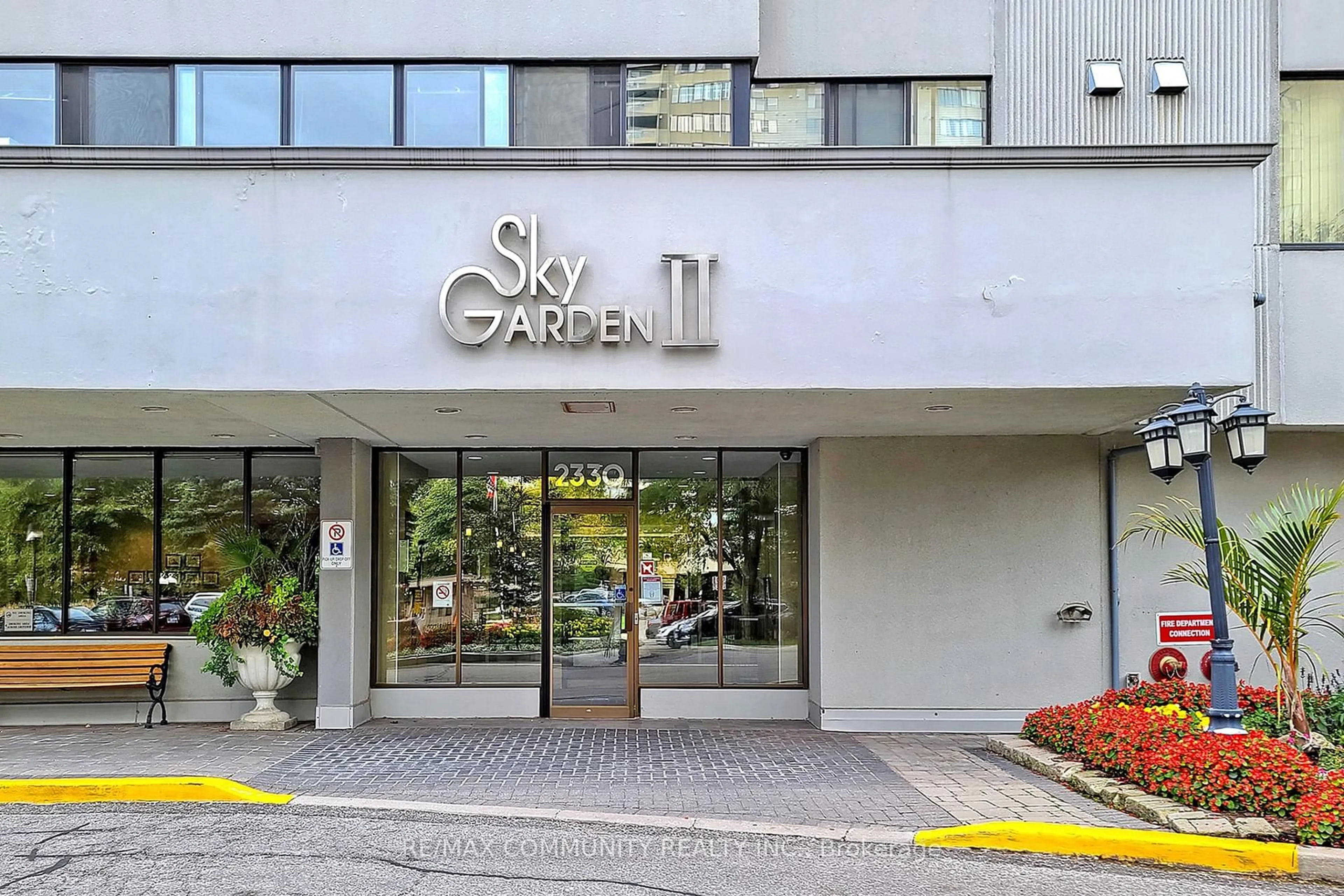 Indoor foyer for 2330 Bridletowne Circ #Ph06, Toronto Ontario M1W 3P6