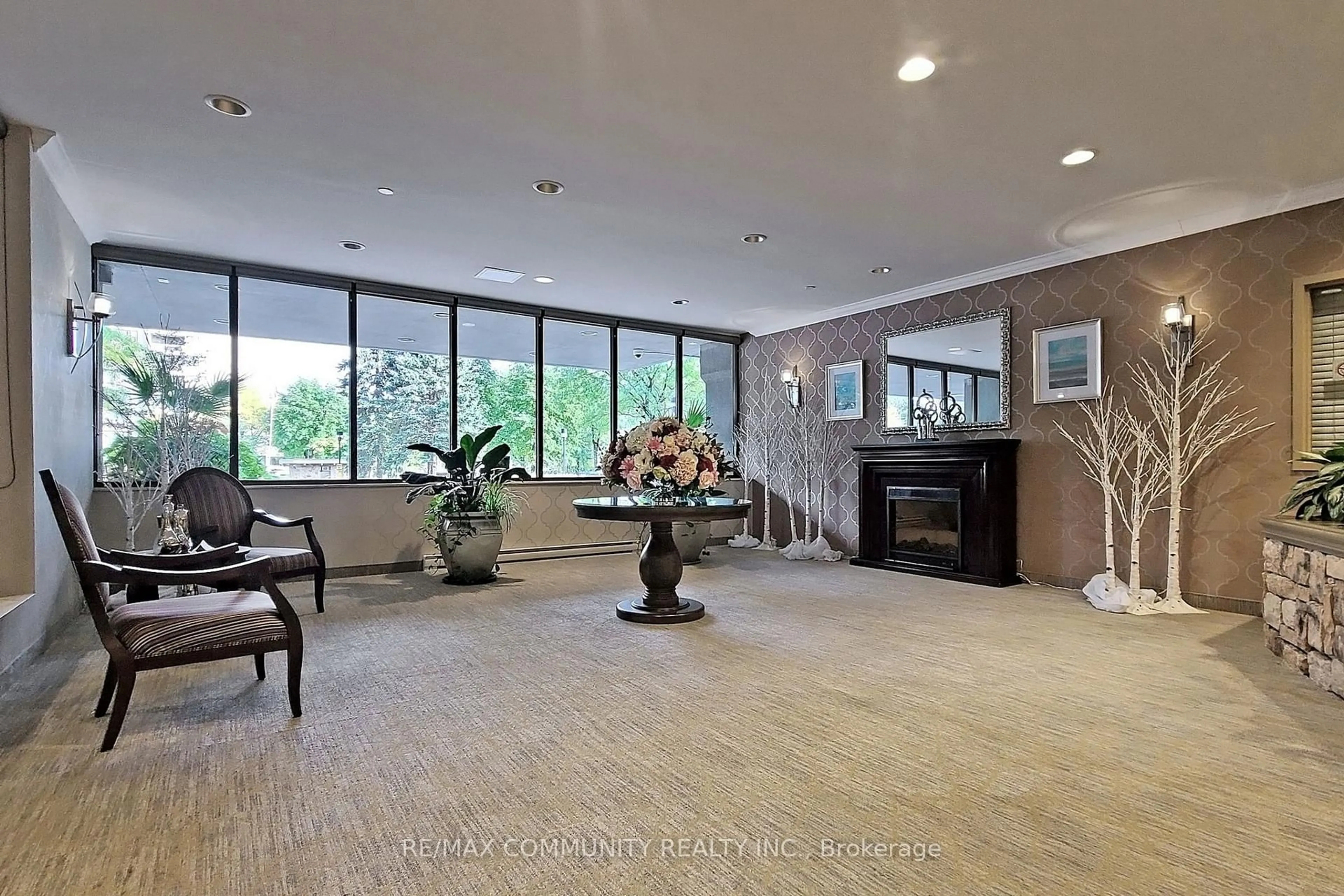 Indoor foyer for 2330 Bridletowne Circ #Ph06, Toronto Ontario M1W 3P6
