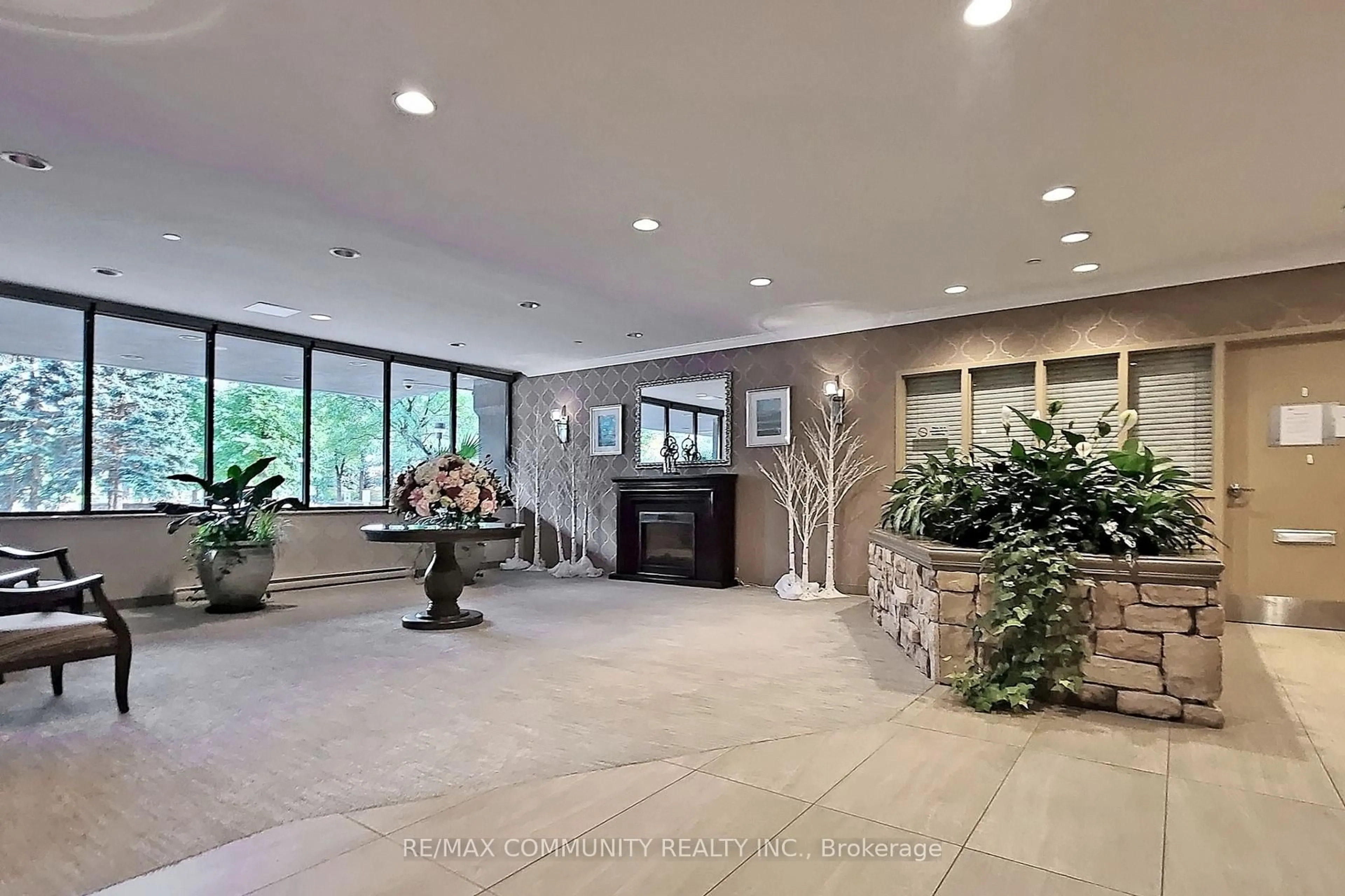 Indoor foyer for 2330 Bridletowne Circ #Ph06, Toronto Ontario M1W 3P6
