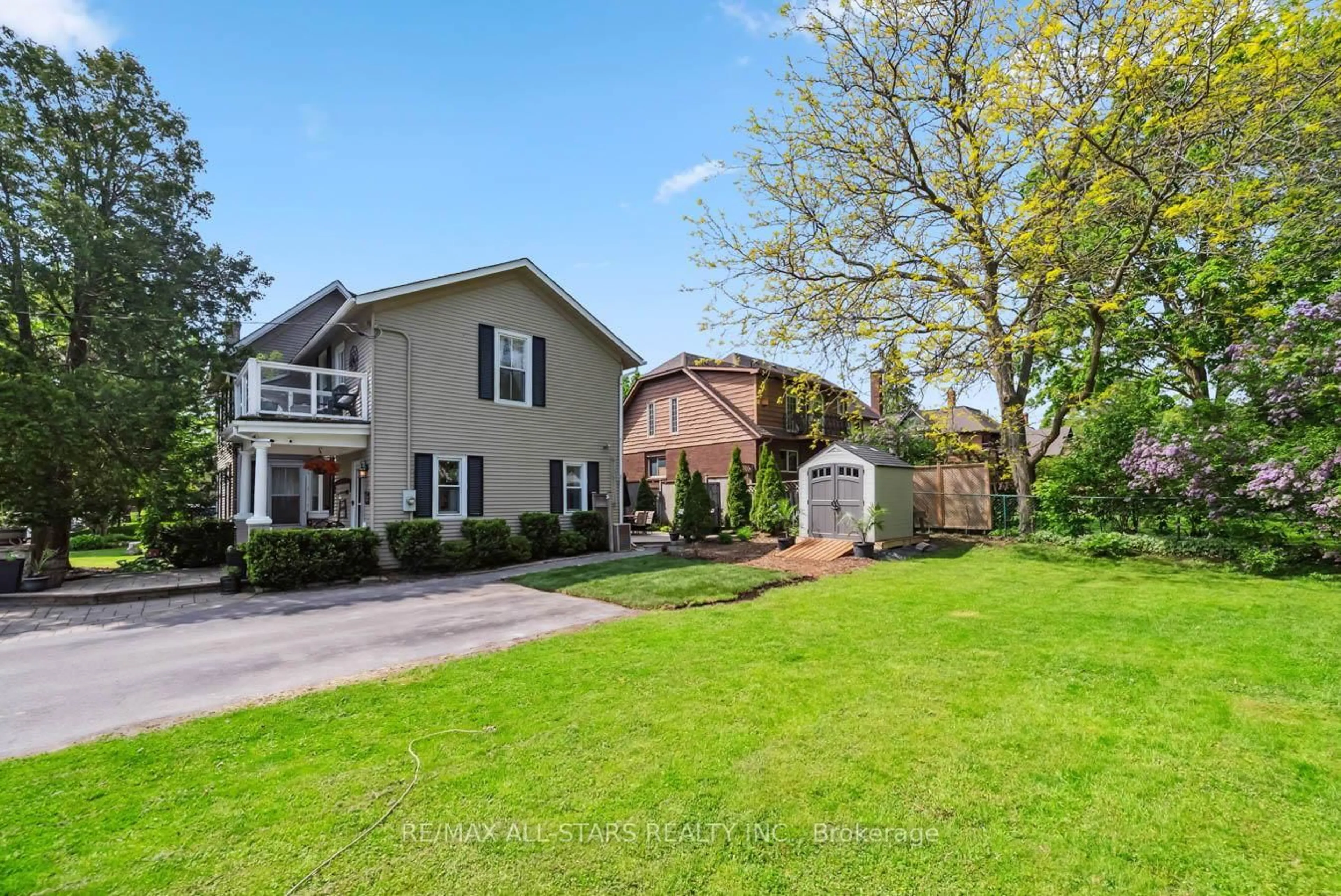 A pic from outside/outdoor area/front of a property/back of a property/a pic from drone, street for 267 North St, Scugog Ontario L9L 1B7
