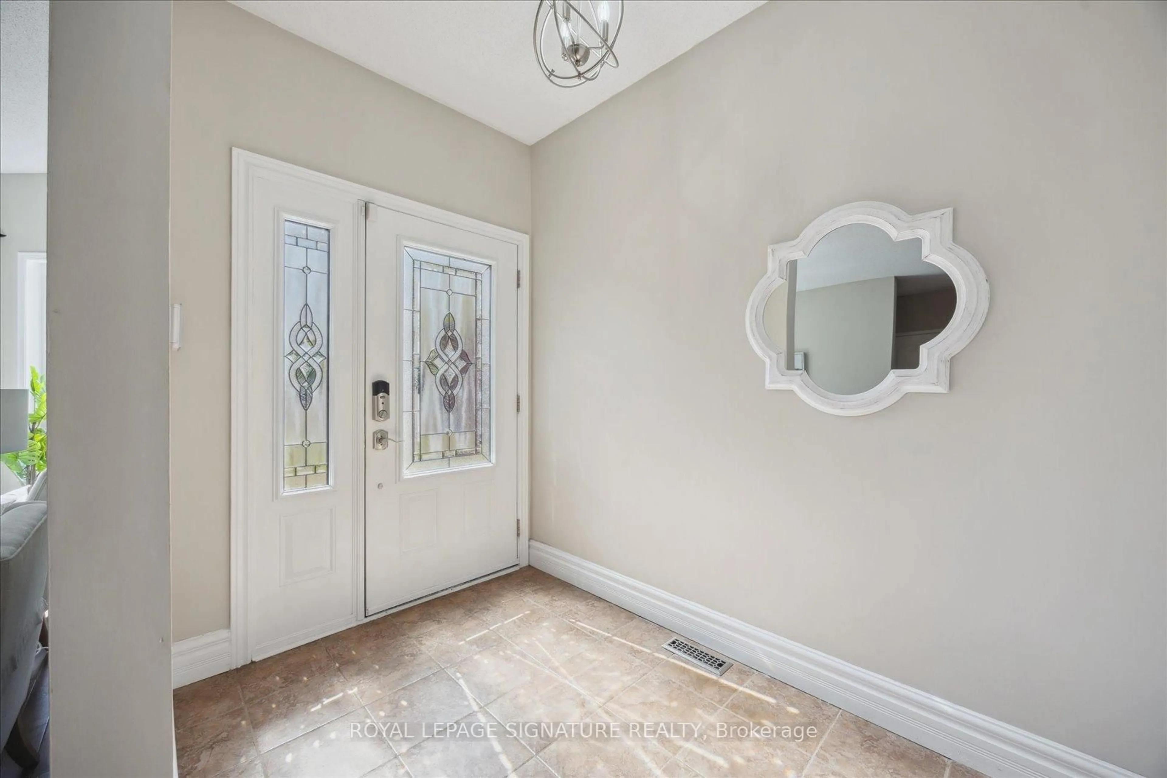 Indoor entryway for 1787 Westcreek Dr, Pickering Ontario L1V 6J8