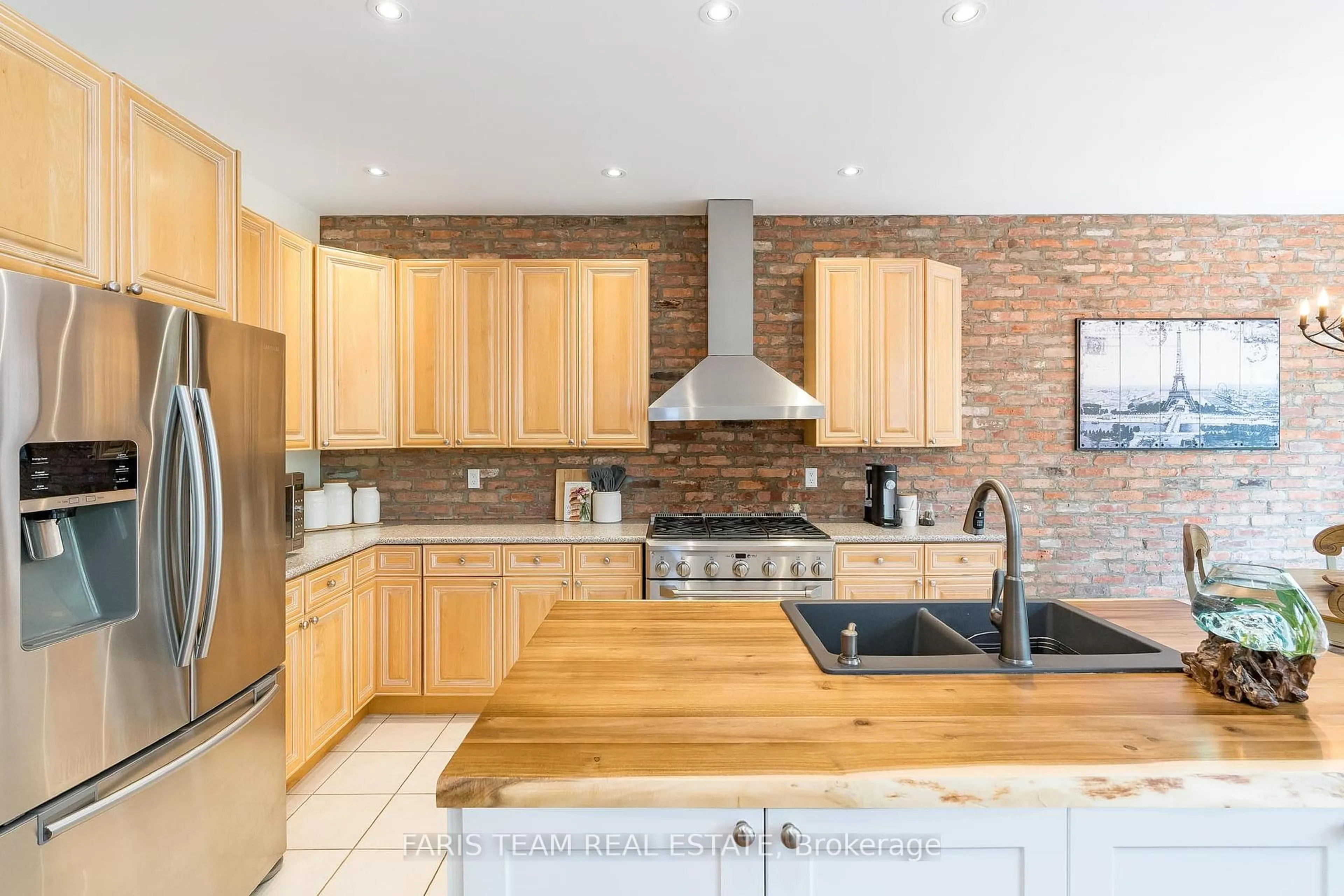 Contemporary kitchen, unknown for 1862 Falconwood Way, Pickering Ontario L1V 7C3