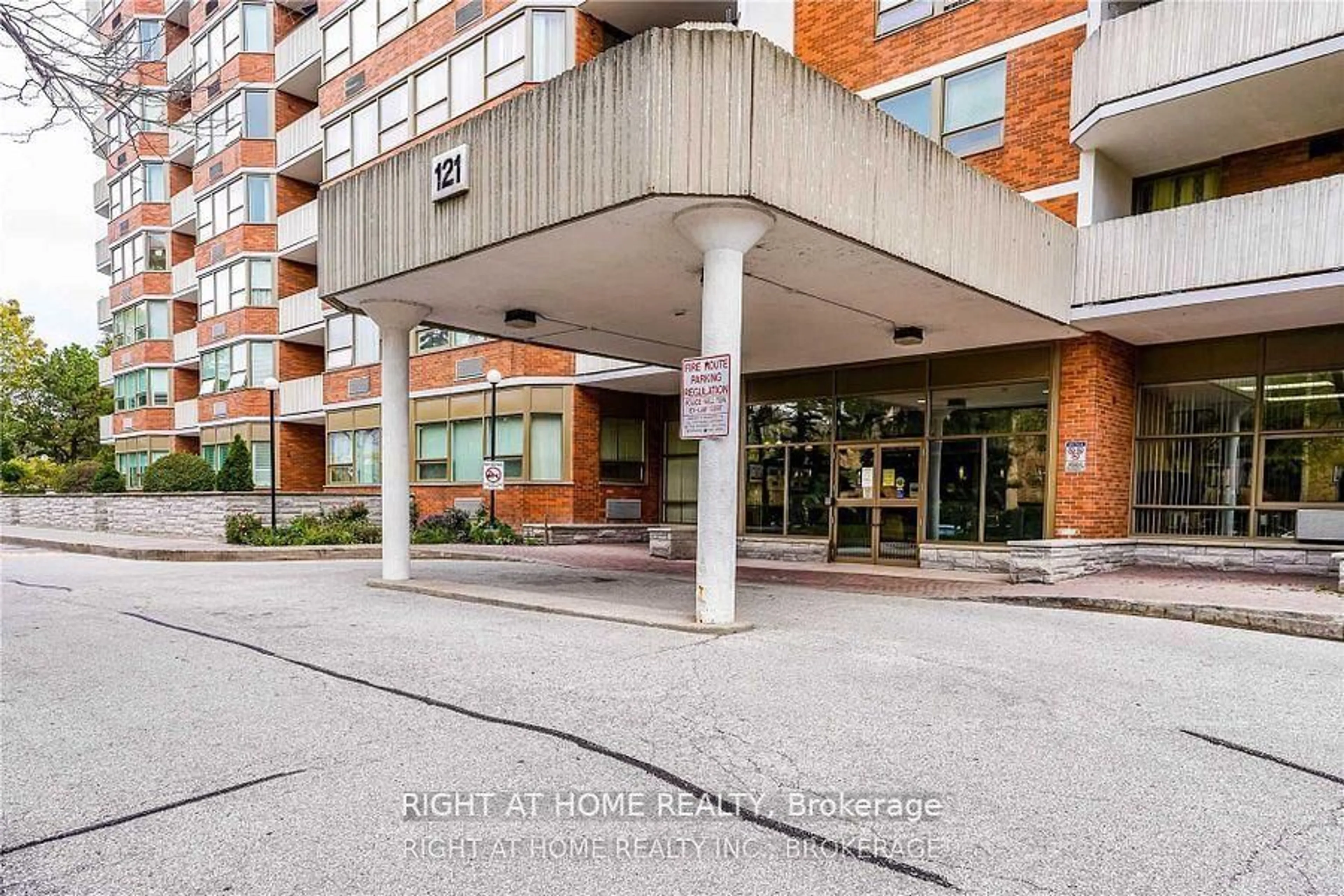 Indoor foyer for 121 Ling Rd #703, Toronto Ontario M1E 4Y2