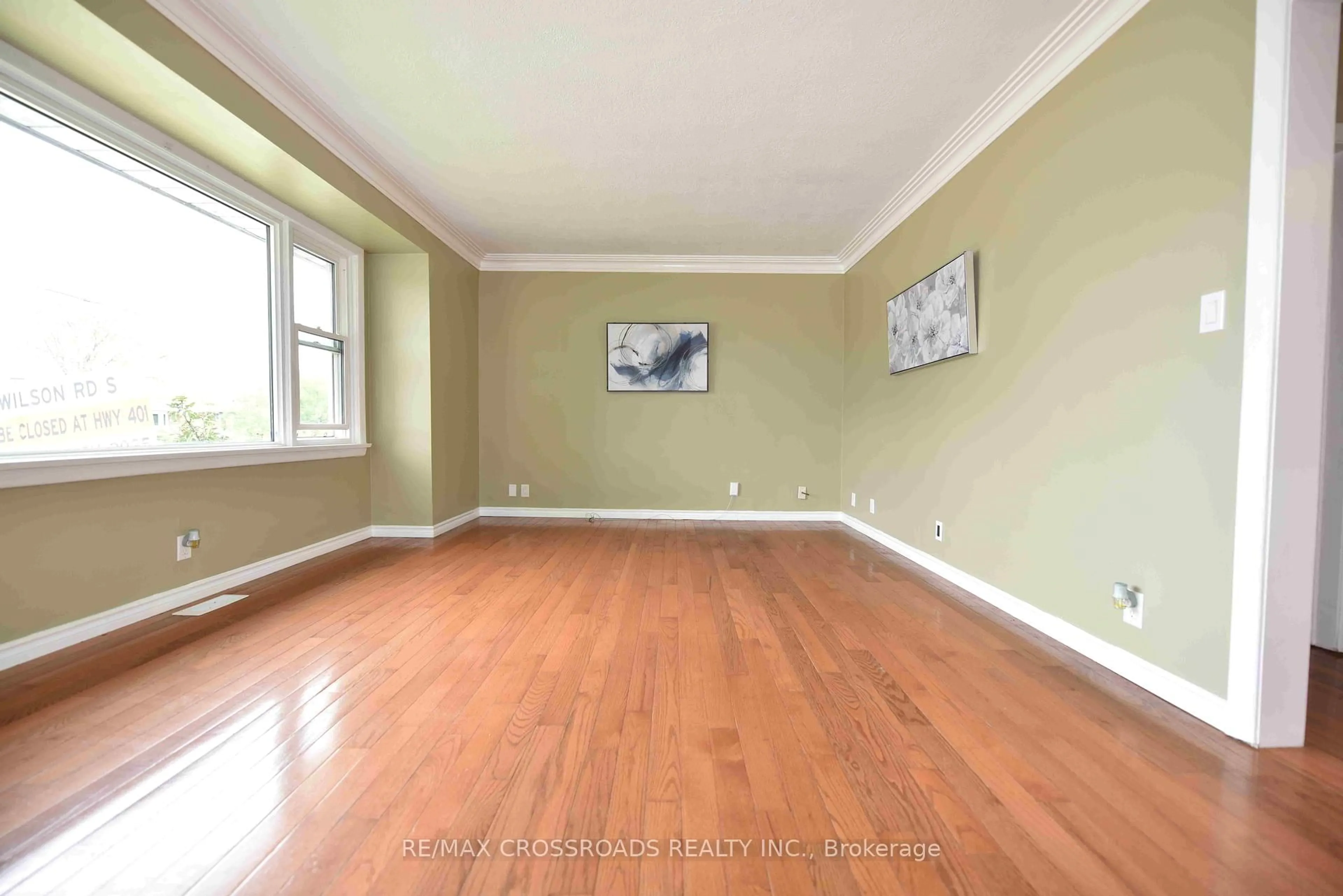 A pic of a room for 512 Wilson Rd, Oshawa Ontario L1H 6E2