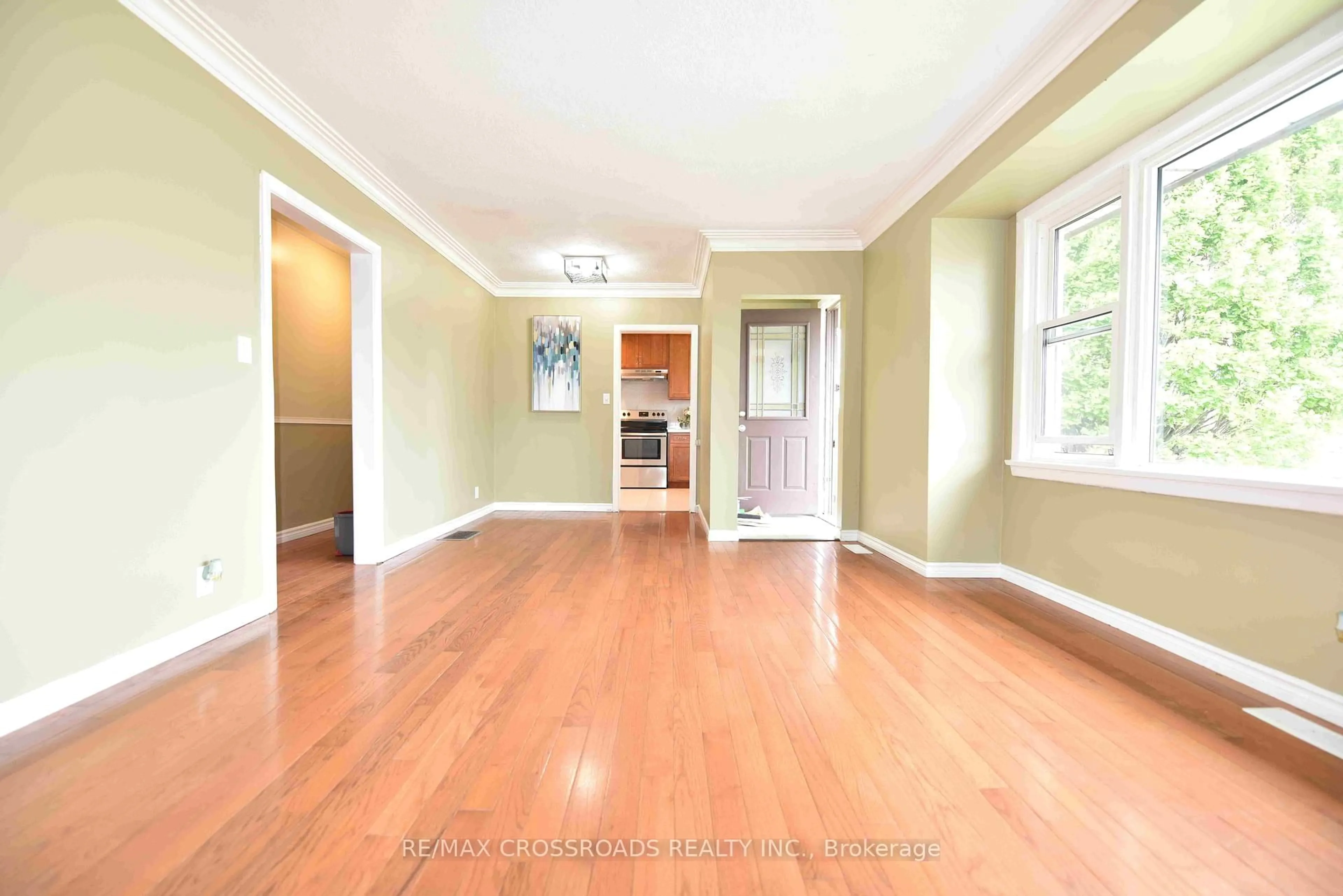 A pic of a room for 512 Wilson Rd, Oshawa Ontario L1H 6E2