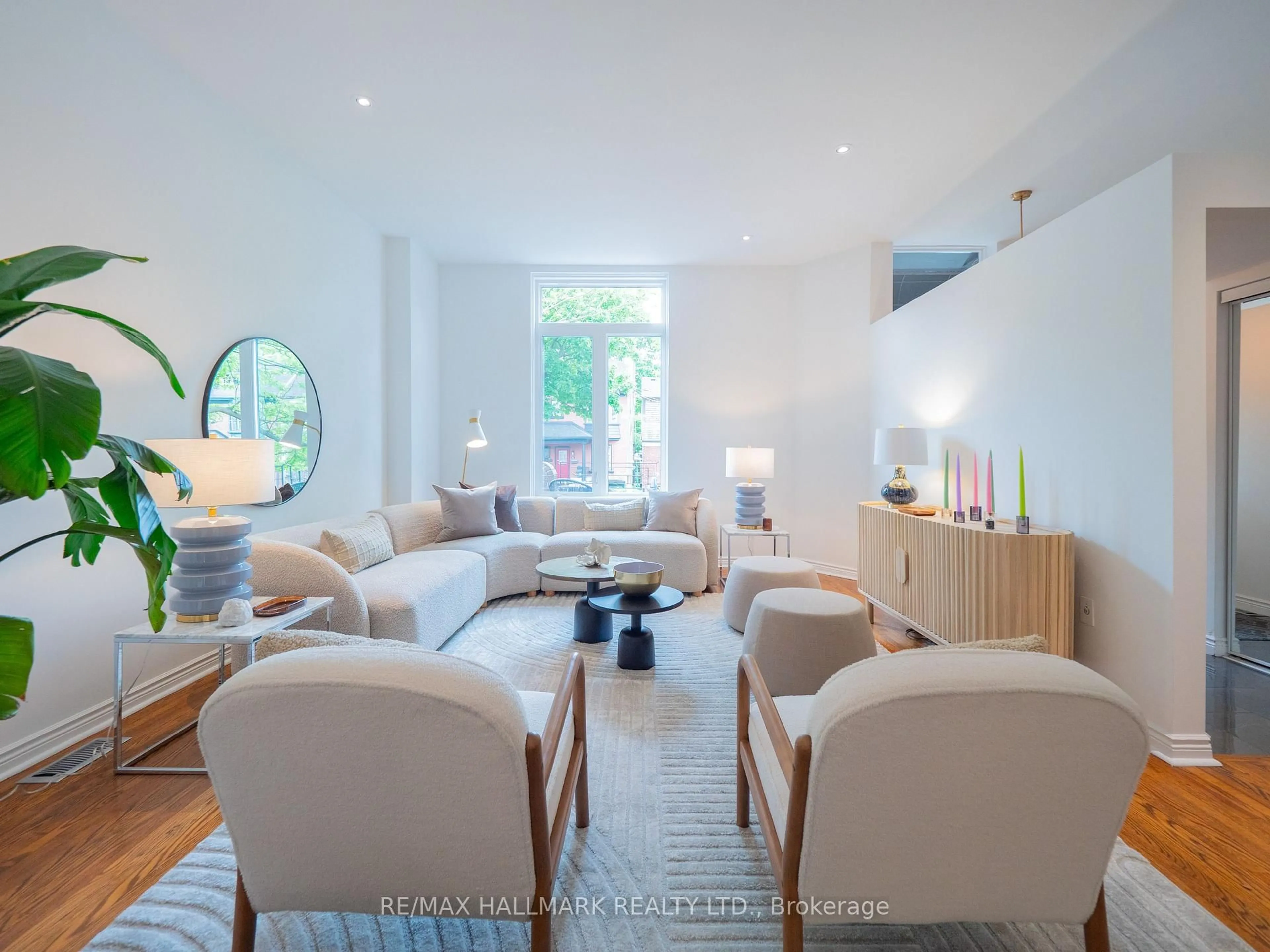 Living room with furniture, unknown for 12 Pretoria Ave, Toronto Ontario M4K 1T1