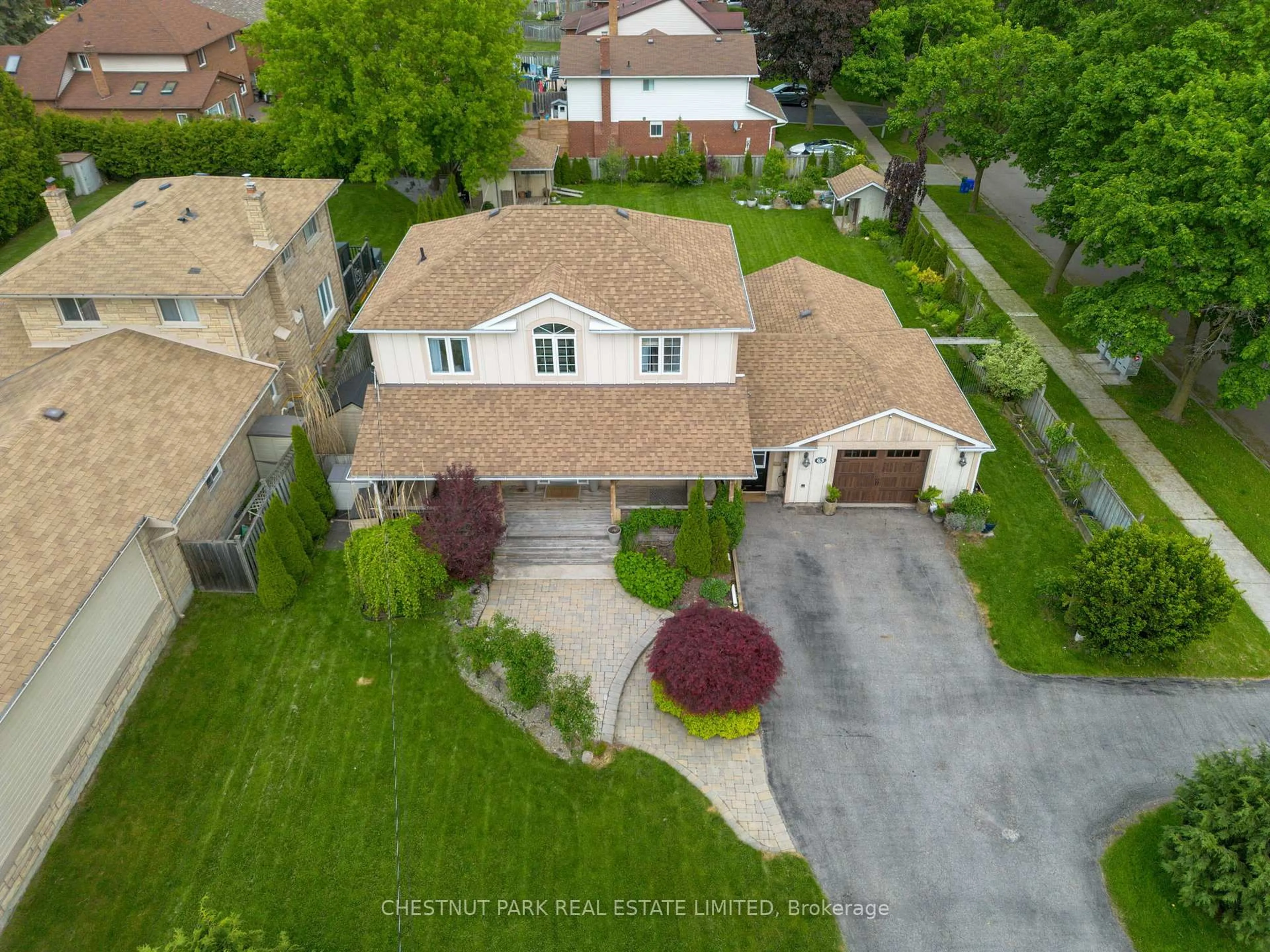 A pic from outside/outdoor area/front of a property/back of a property/a pic from drone, street for 63 Garrard Rd, Whitby Ontario L1N 3K4