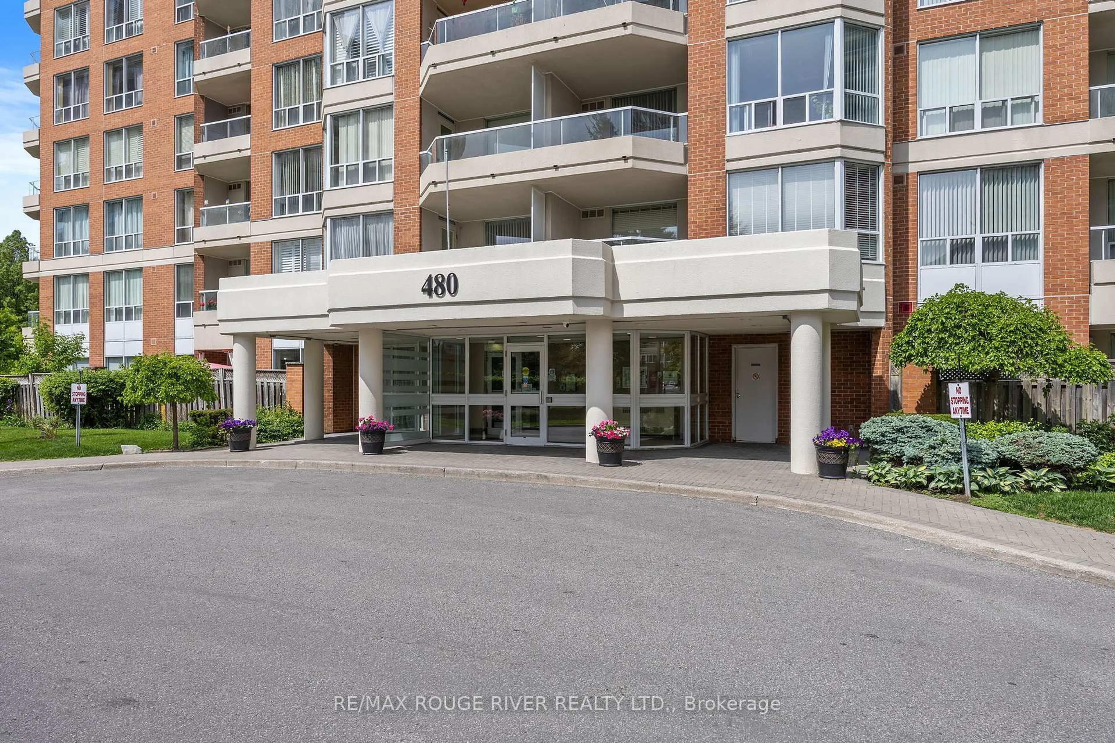 Indoor foyer for 480 Mclevin Ave #702, Toronto Ontario M1B 5N9