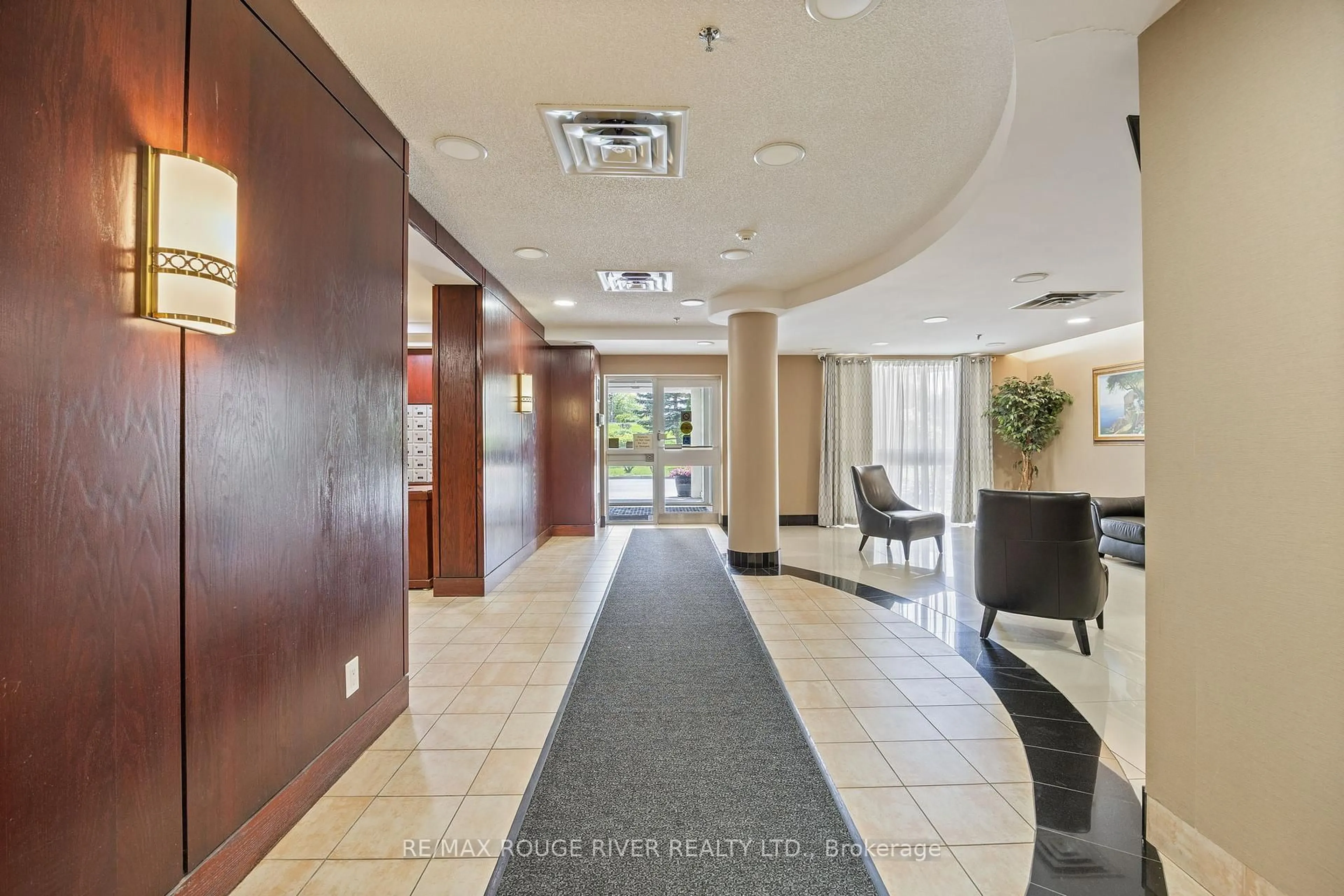 Indoor foyer for 480 Mclevin Ave #702, Toronto Ontario M1B 5N9