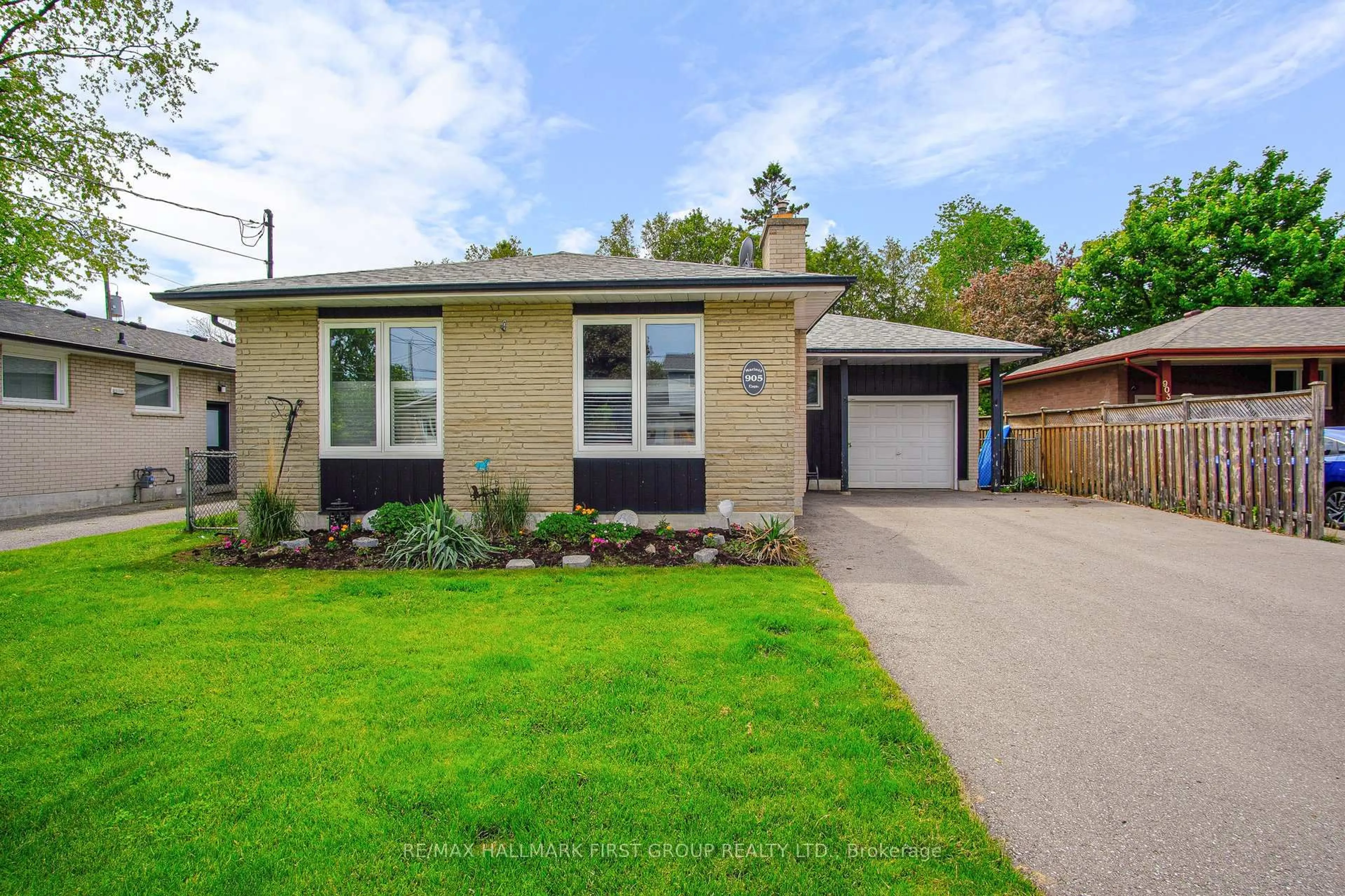 Home with brick exterior material, street for 905 Marinet Cres, Pickering Ontario L1W 2M2