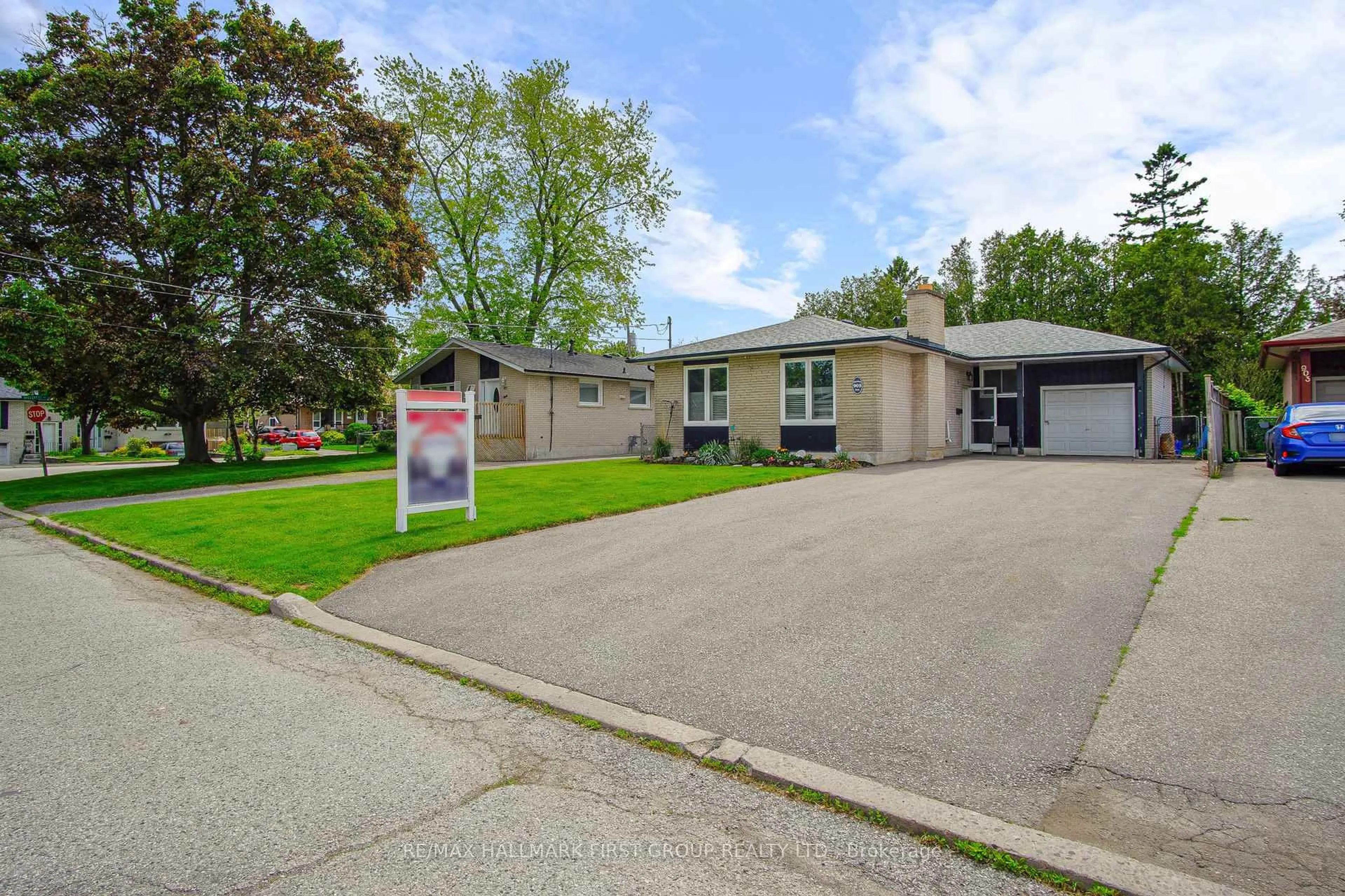 Unknown for 905 Marinet Cres, Pickering Ontario L1W 2M2