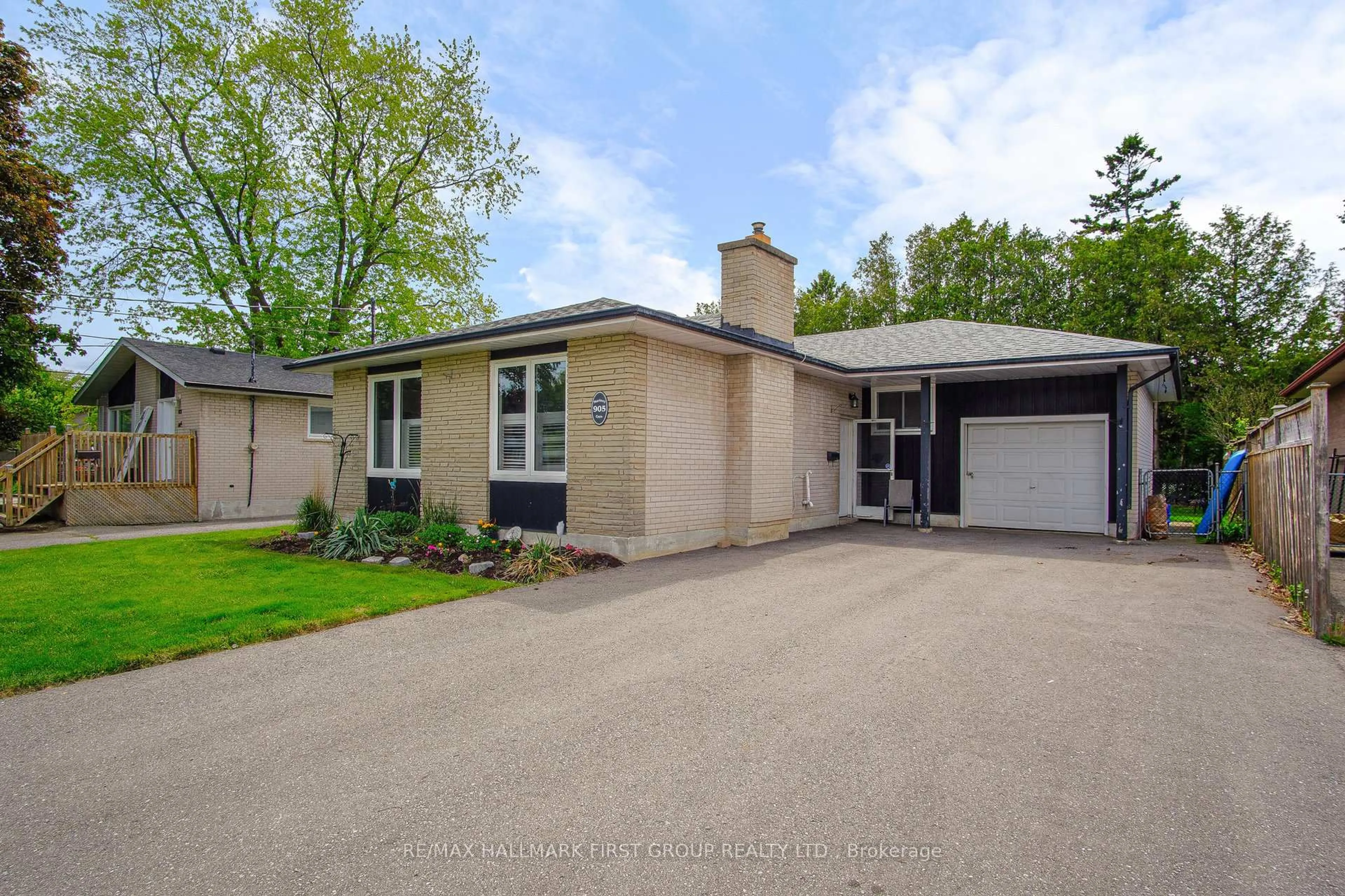 Unknown for 905 Marinet Cres, Pickering Ontario L1W 2M2