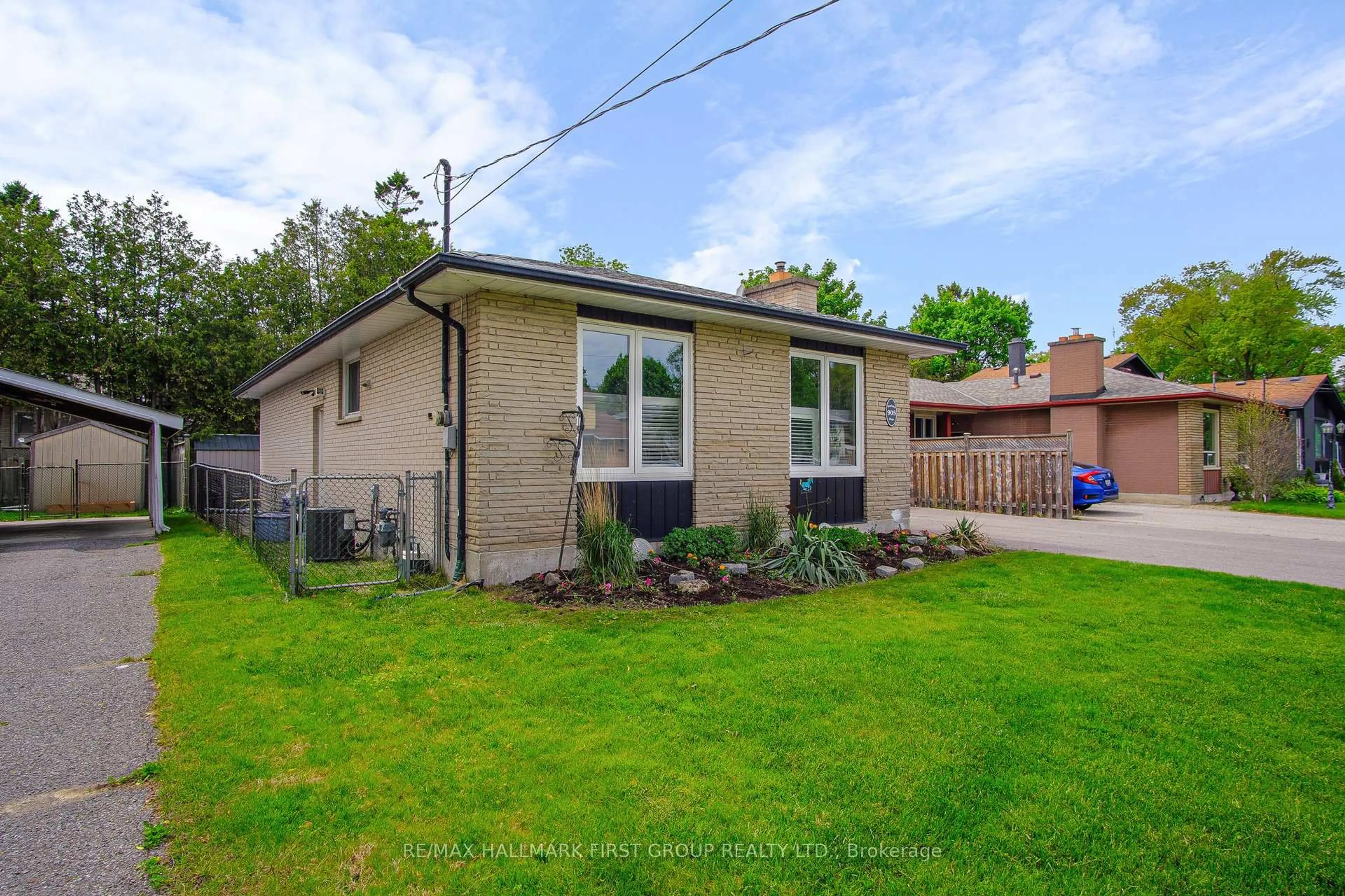Unknown for 905 Marinet Cres, Pickering Ontario L1W 2M2