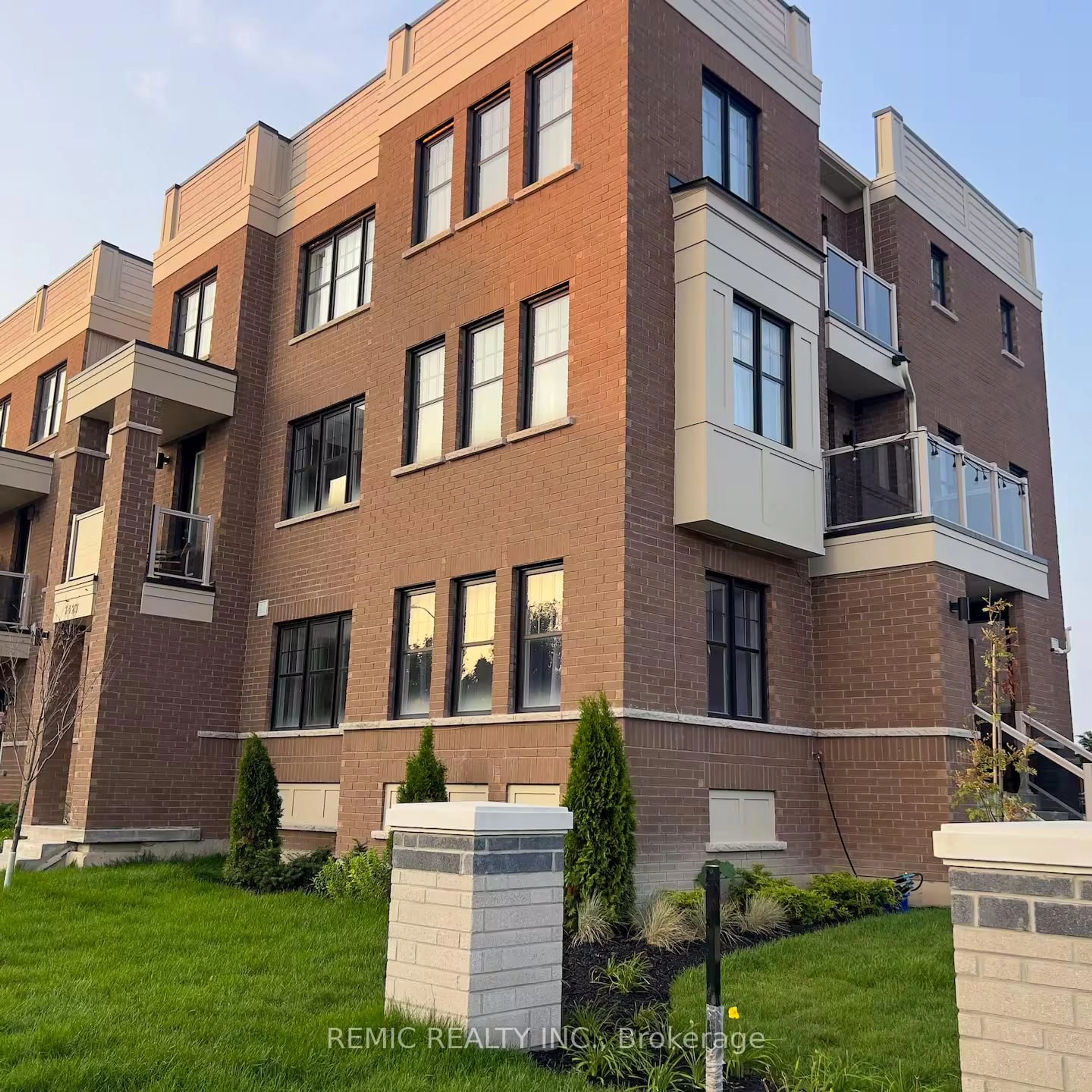 Home with brick exterior material, building for 1423 Green Rd, Clarington Ontario L1C 7E8