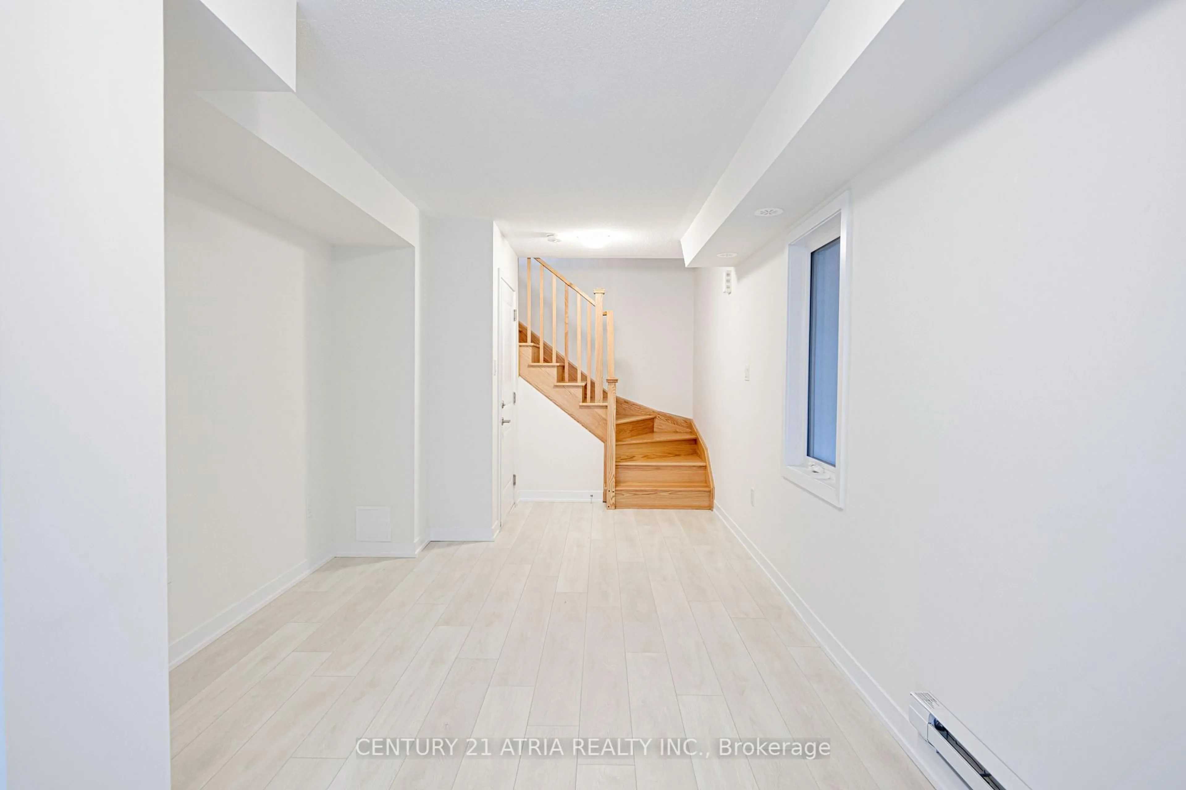 Indoor foyer for 1865 Pickering Pkwy #602, Pickering Ontario L1V 0H2