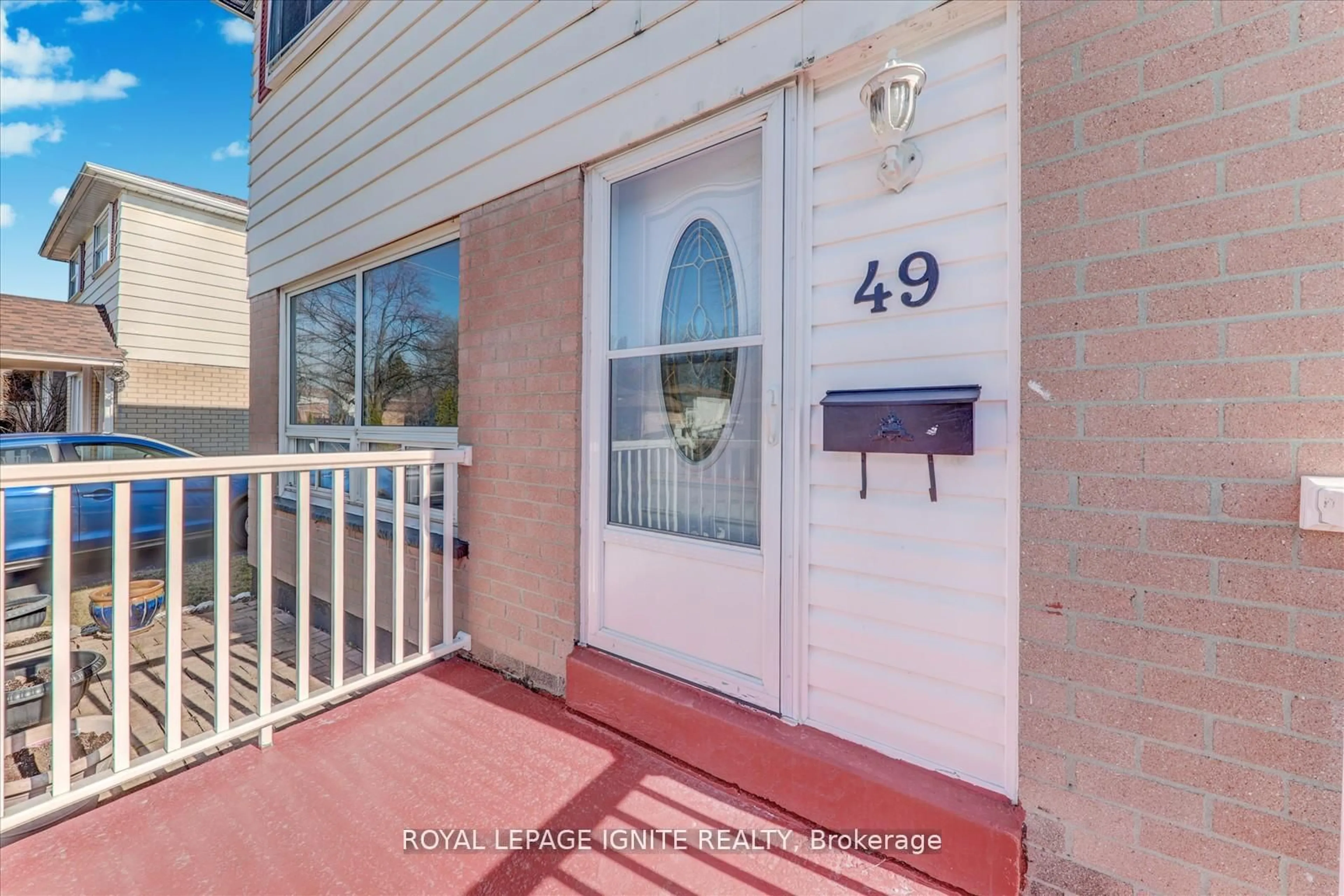 Indoor entryway for 49 Dowswell Dr, Toronto Ontario M1B 1H5