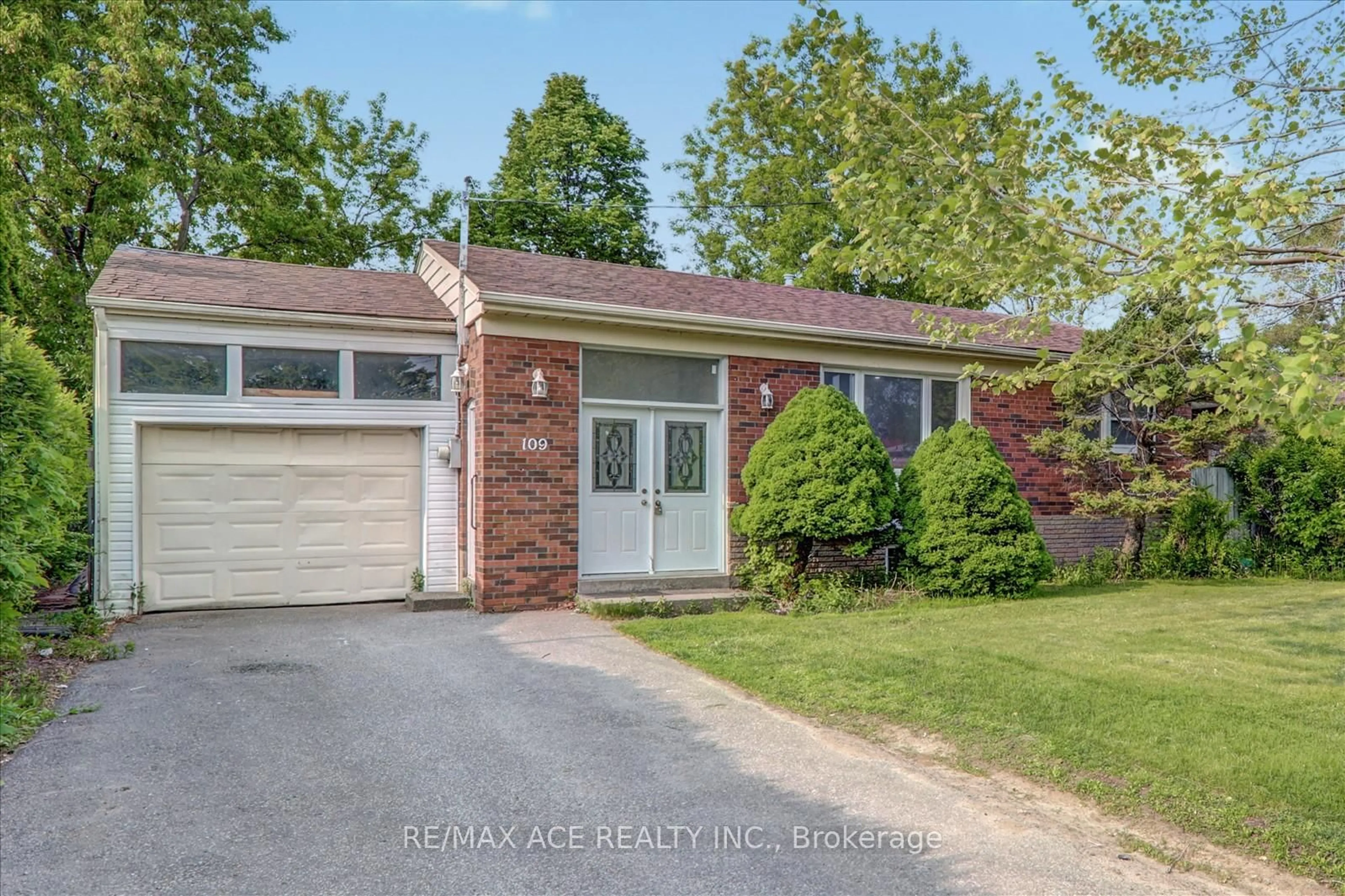 Home with brick exterior material, street for 109 Seminole Ave, Toronto Ontario M1J 1N6