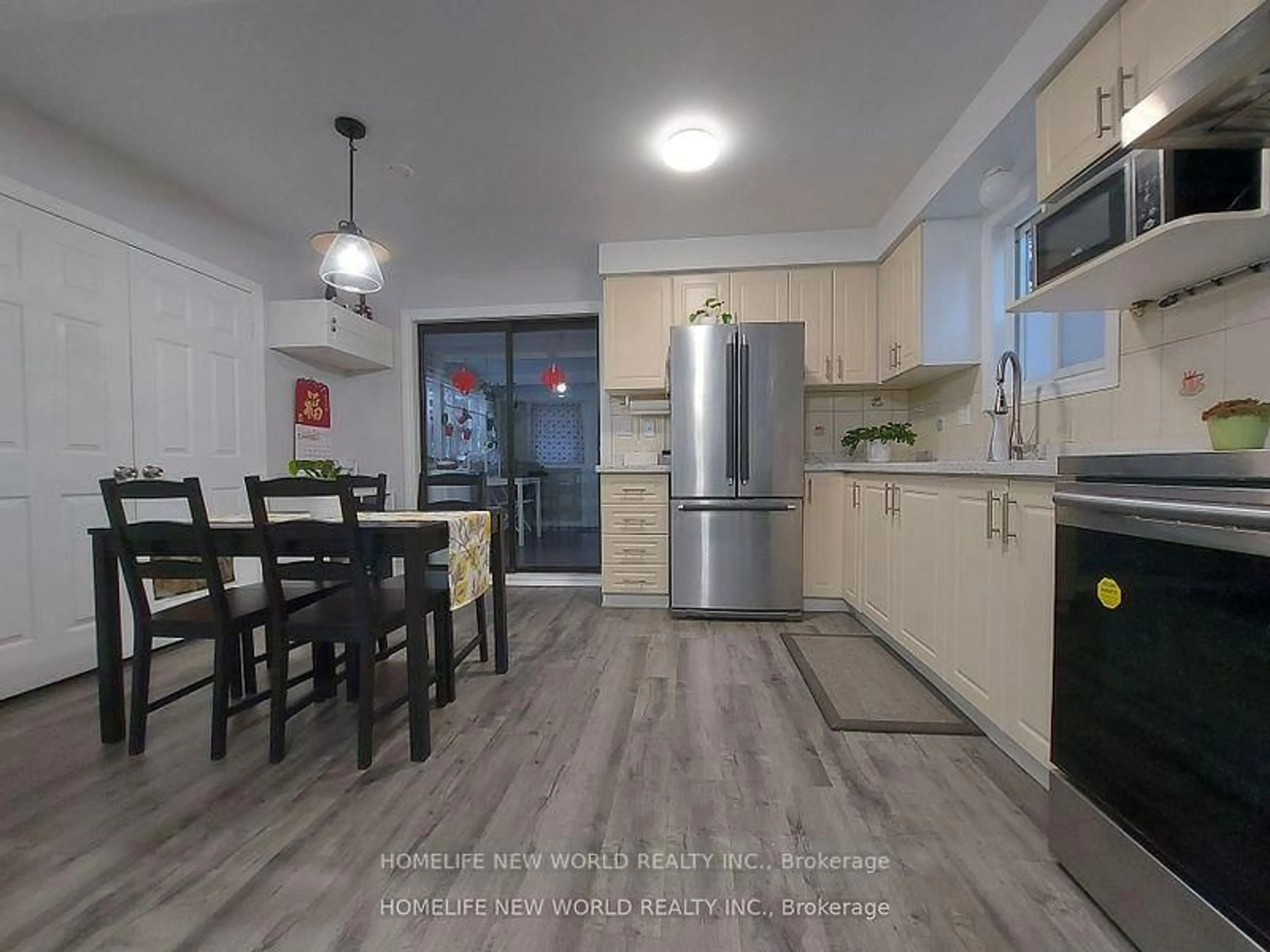 Open concept kitchen, wood/laminate floor for 121 Sadlee Cove Cres, Toronto Ontario M1V 1Y3