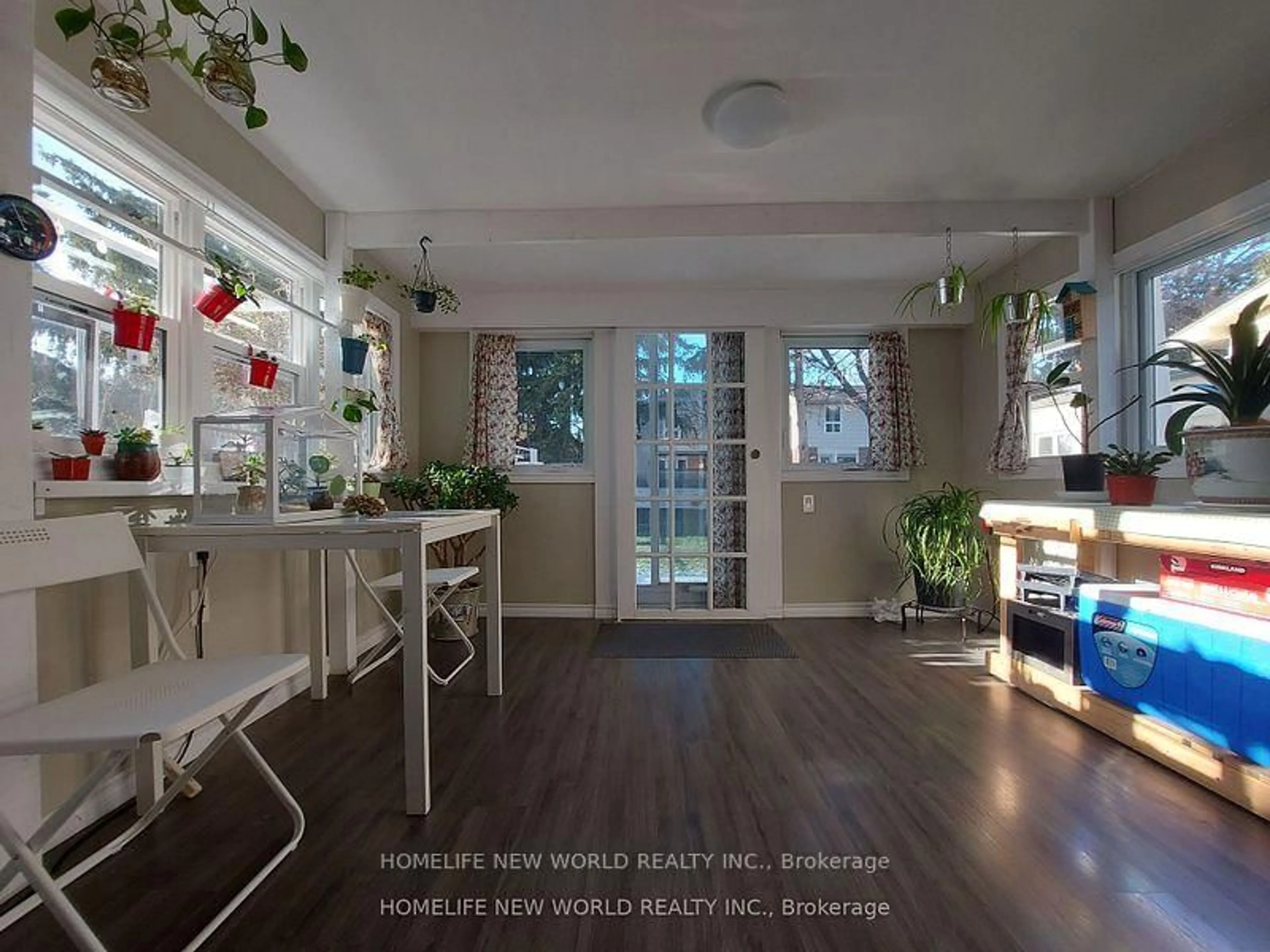 Open concept kitchen, unknown for 121 Sadlee Cove Cres, Toronto Ontario M1V 1Y3