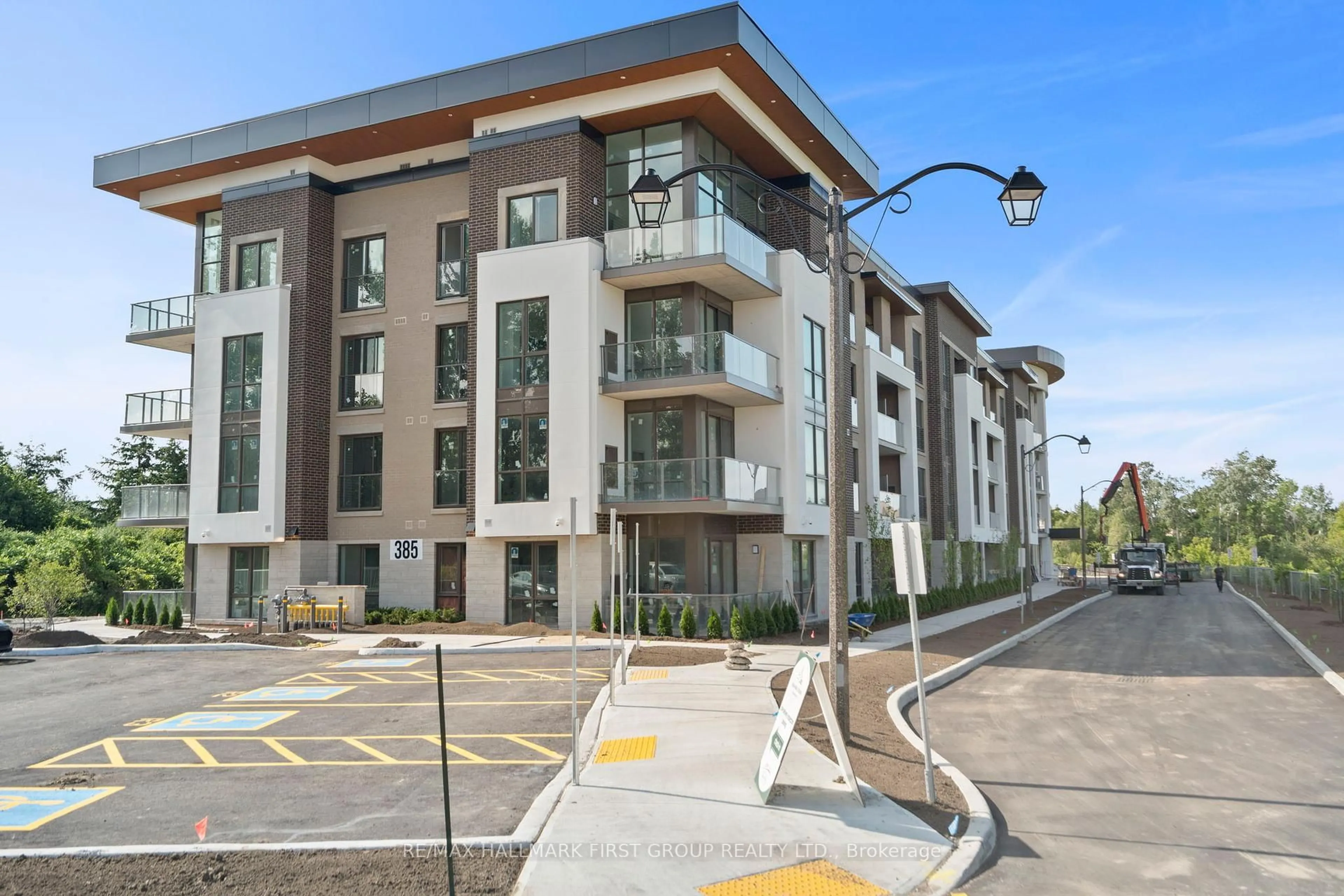 Patio, building for 385 Arctic Red Dr #107, Oshawa Ontario L1L 0H8