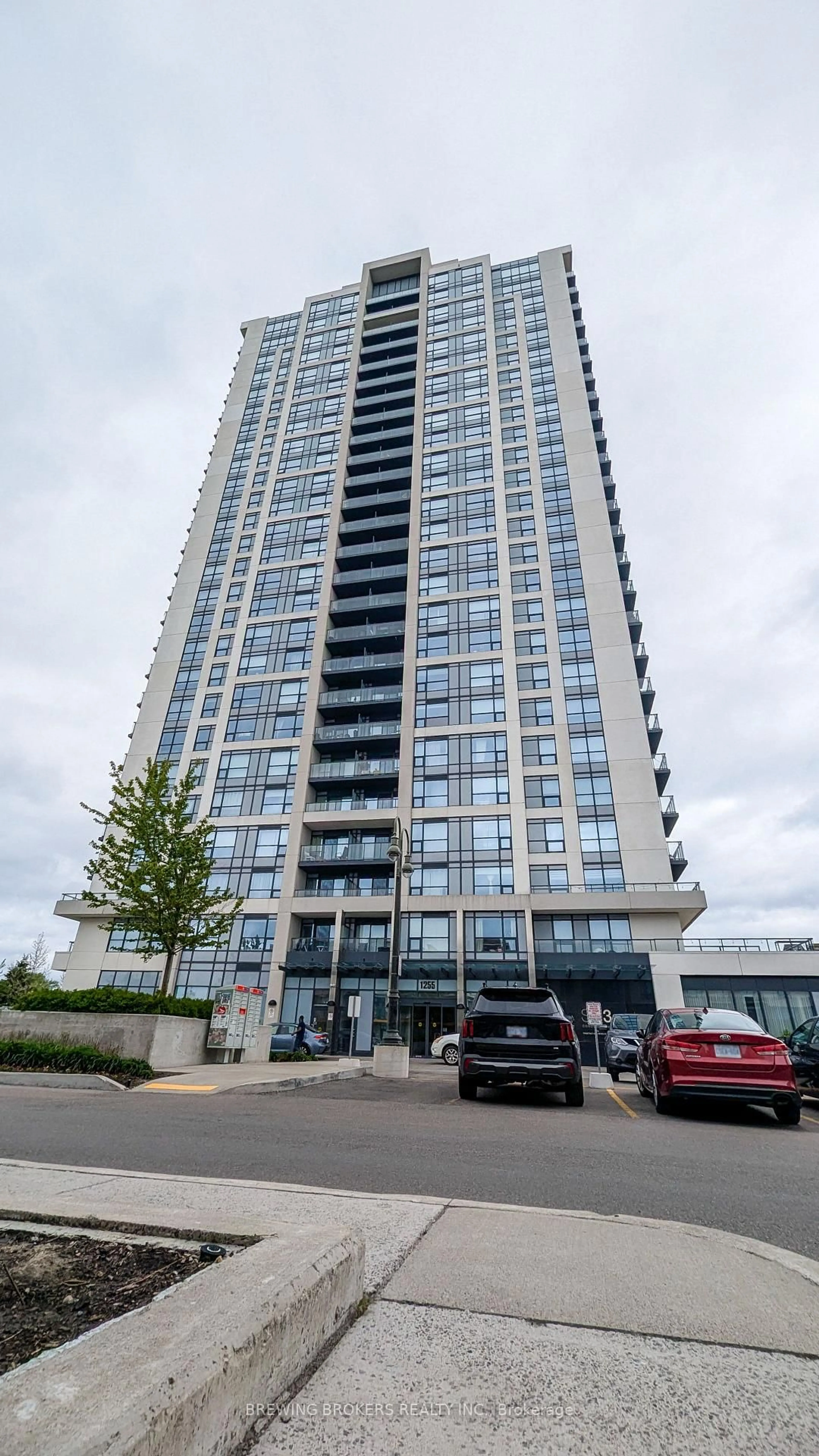 Indoor foyer for 1255 Bayly St #2101, Pickering Ontario L1W 0B6