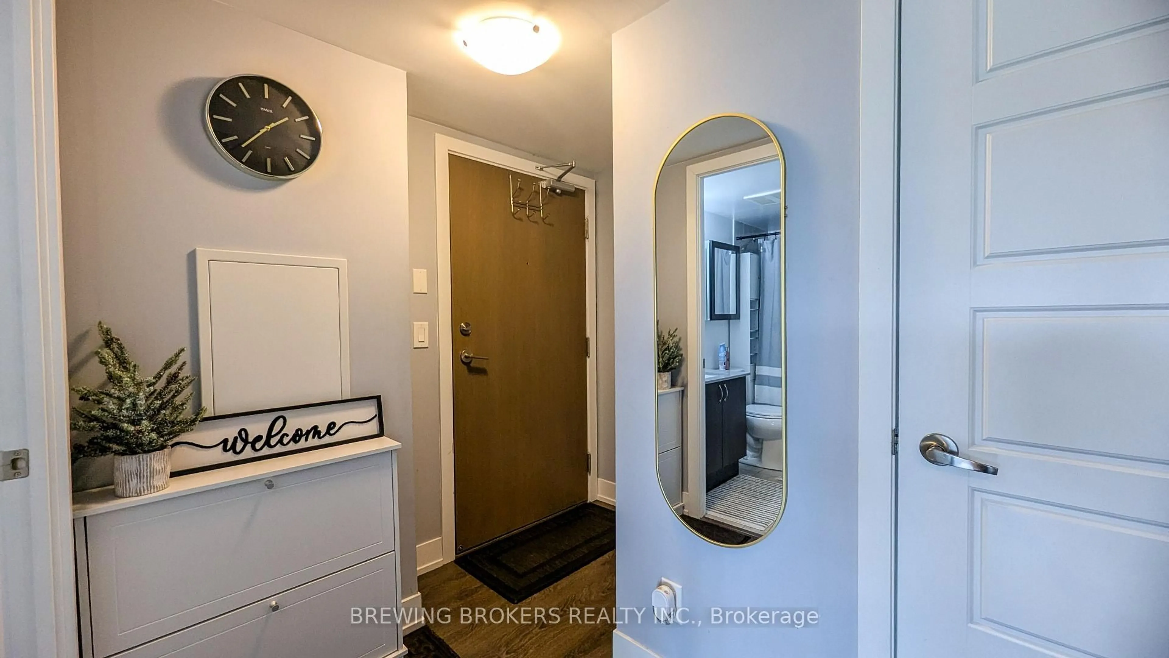 Indoor entryway for 1255 Bayly St #2101, Pickering Ontario L1W 0B6