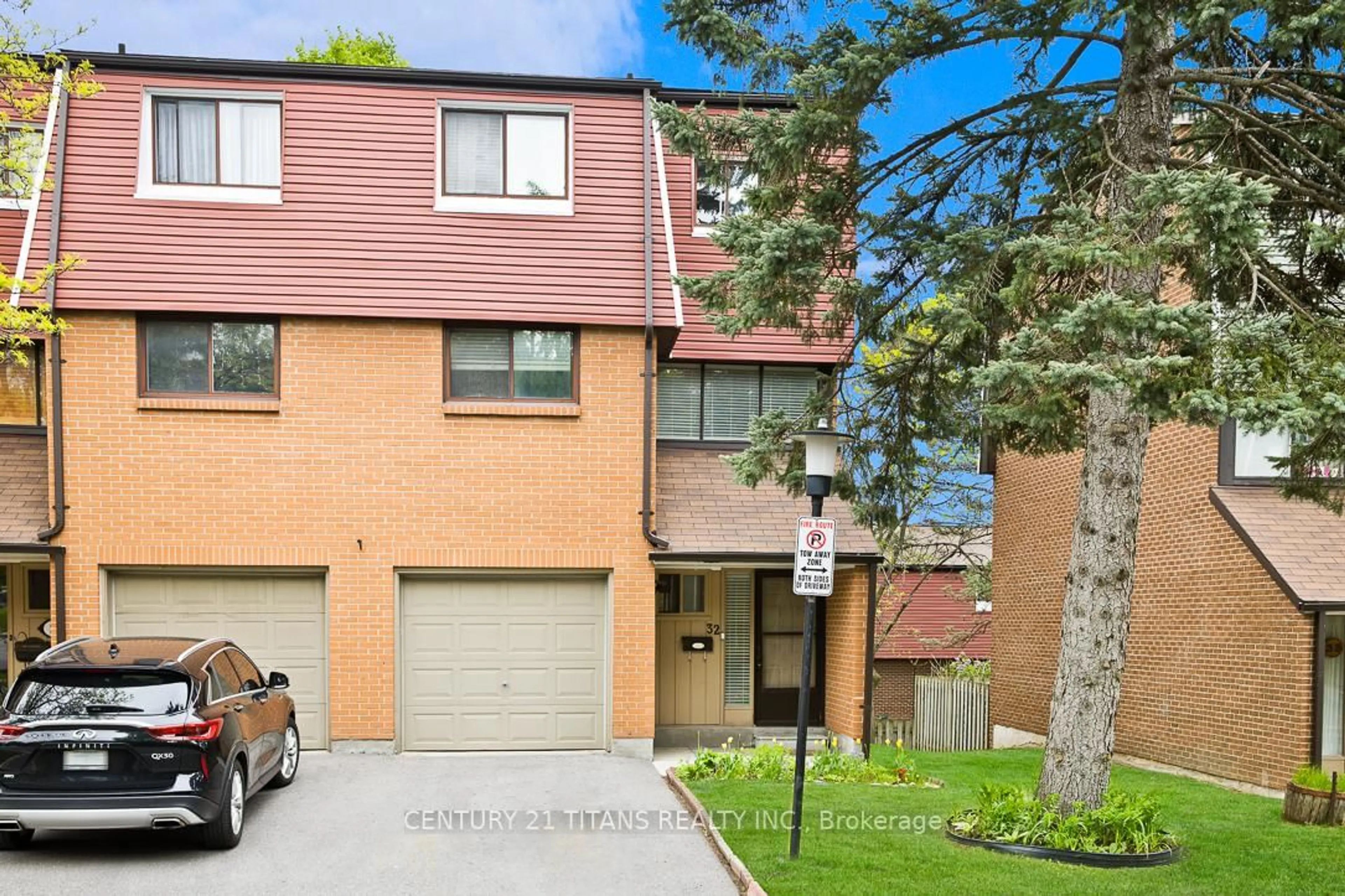 Home with brick exterior material, street for 1310 Fieldlight Blvd #32, Pickering Ontario L1V 2Y8